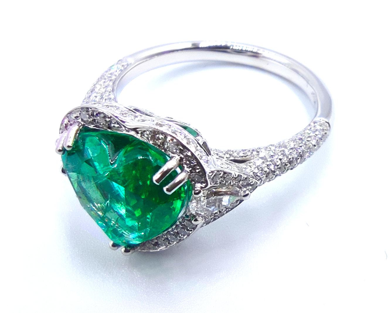 Modern GRS Certified Carat Heart Shape 4 Carat Vivid Green Emerald Diamond Ring For Sale