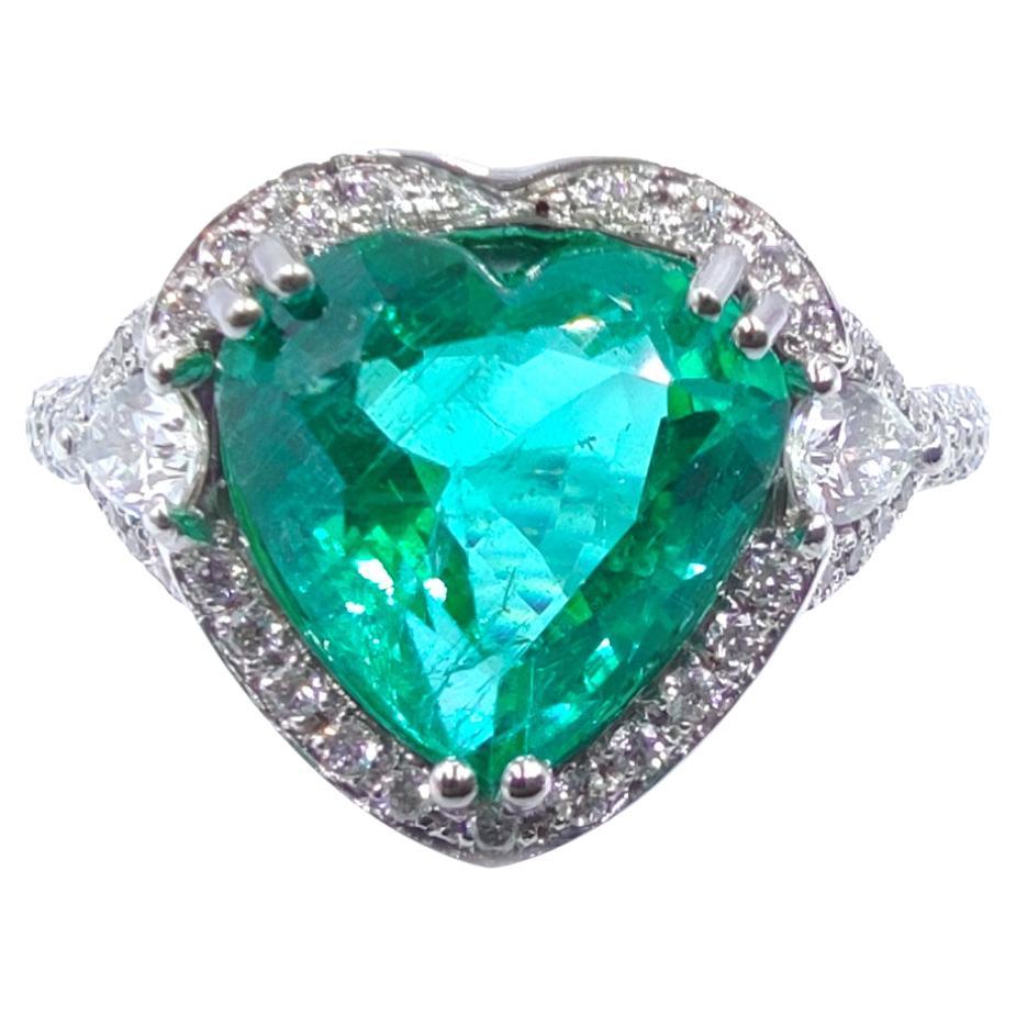 GRS Certified Carat Heart Shape 4 Carat Vivid Green Emerald Diamond Ring For Sale
