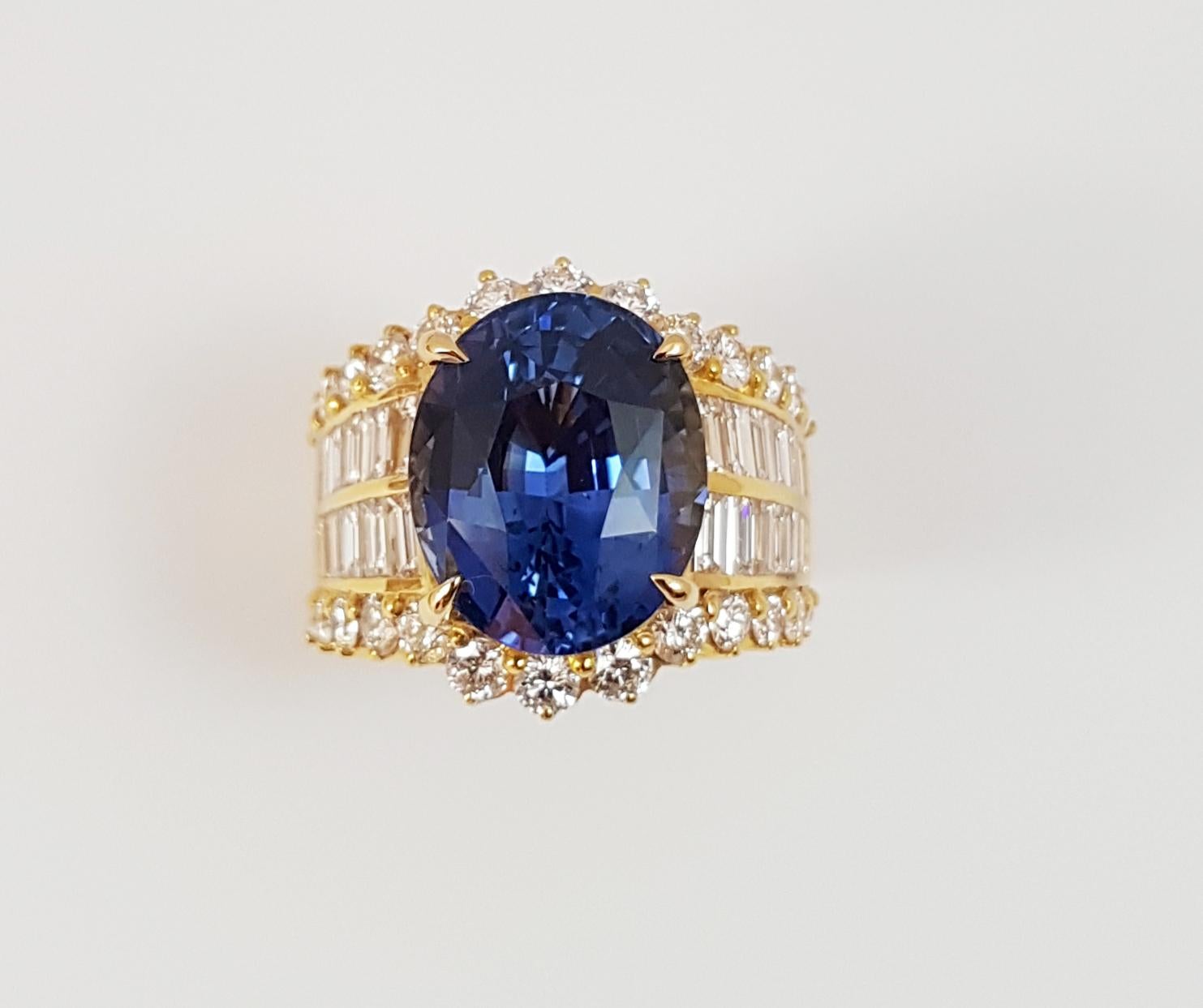 GRS Certified Ceylon 11cts Blue Sapphire with Diamond Ring in 18K Gold For Sale 1
