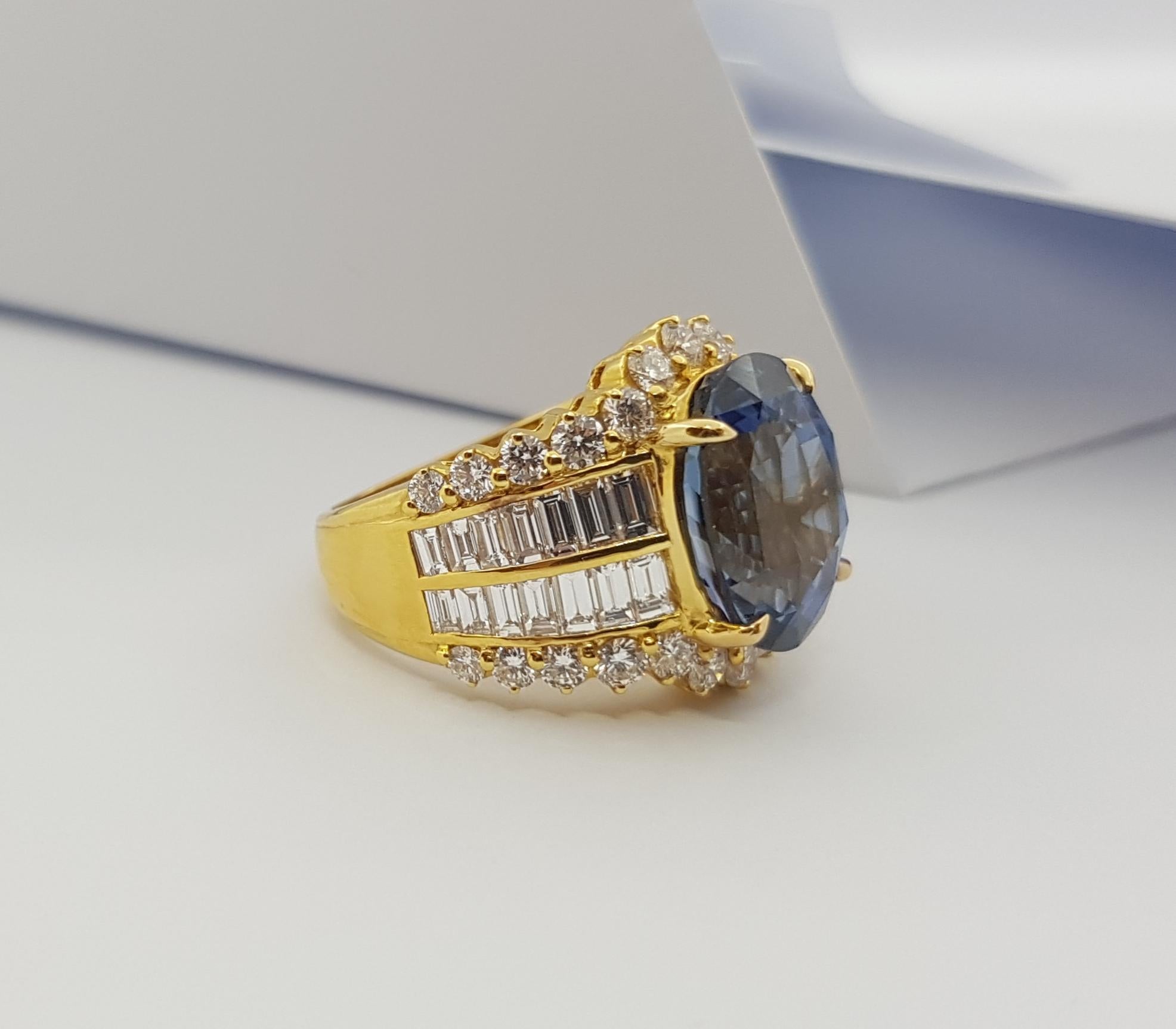 GRS Certified Ceylon 11cts Blue Sapphire with Diamond Ring in 18K Gold For Sale 3