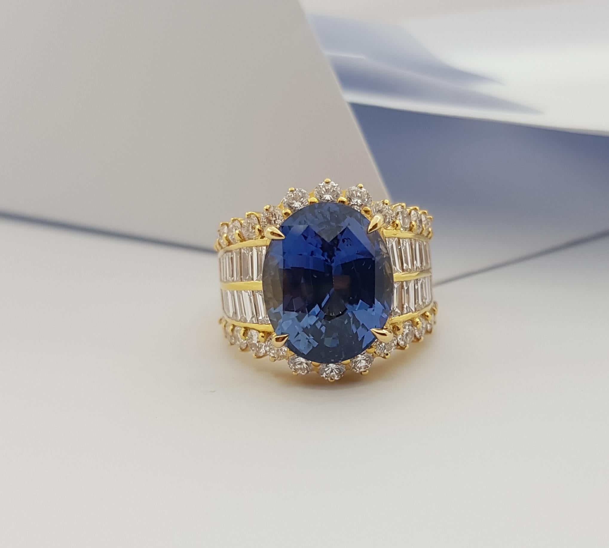 GRS Certified Ceylon 11cts Blue Sapphire with Diamond Ring in 18K Gold For Sale 4