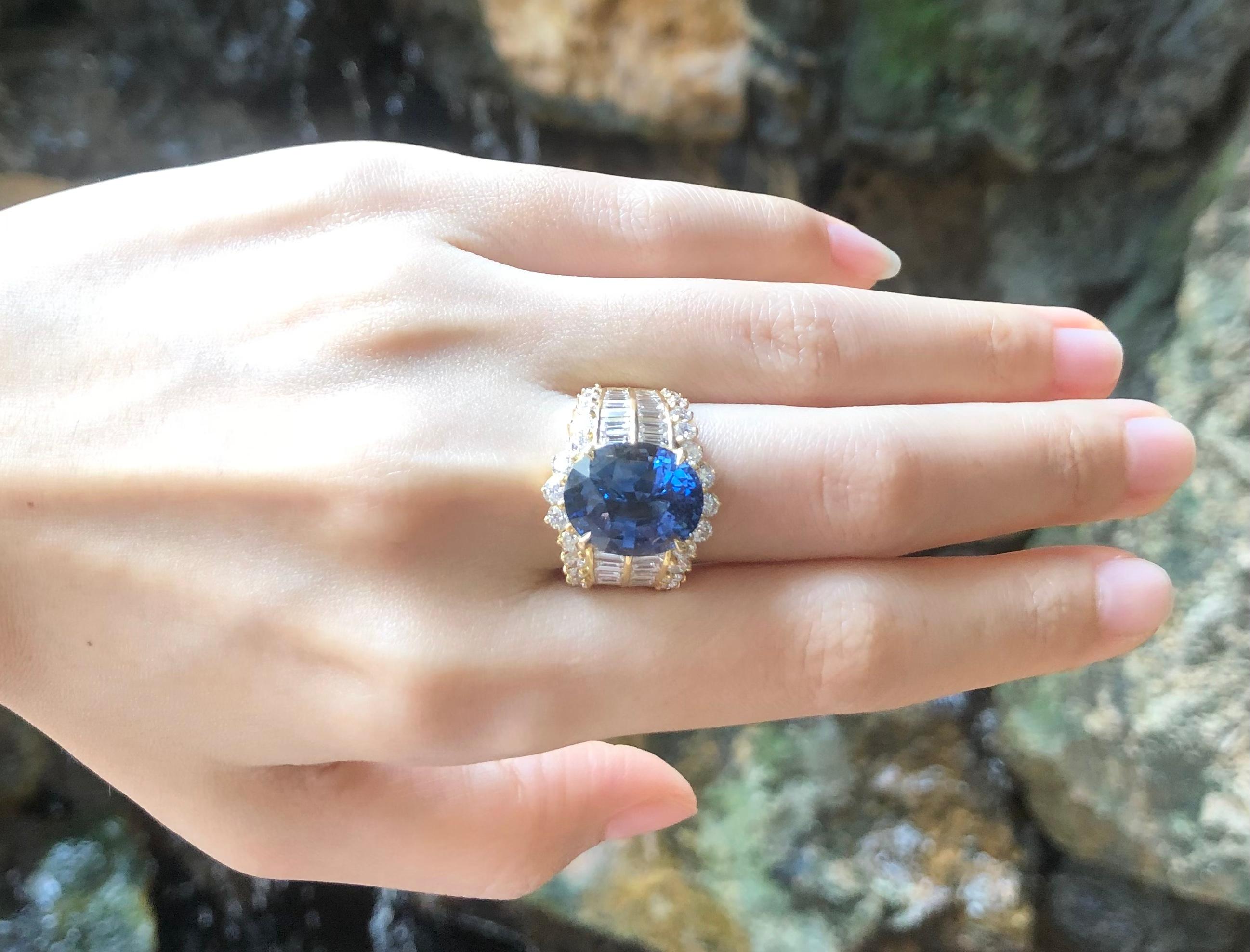 Contemporary GRS Certified Ceylon 11cts Blue Sapphire with Diamond Ring in 18K Gold For Sale