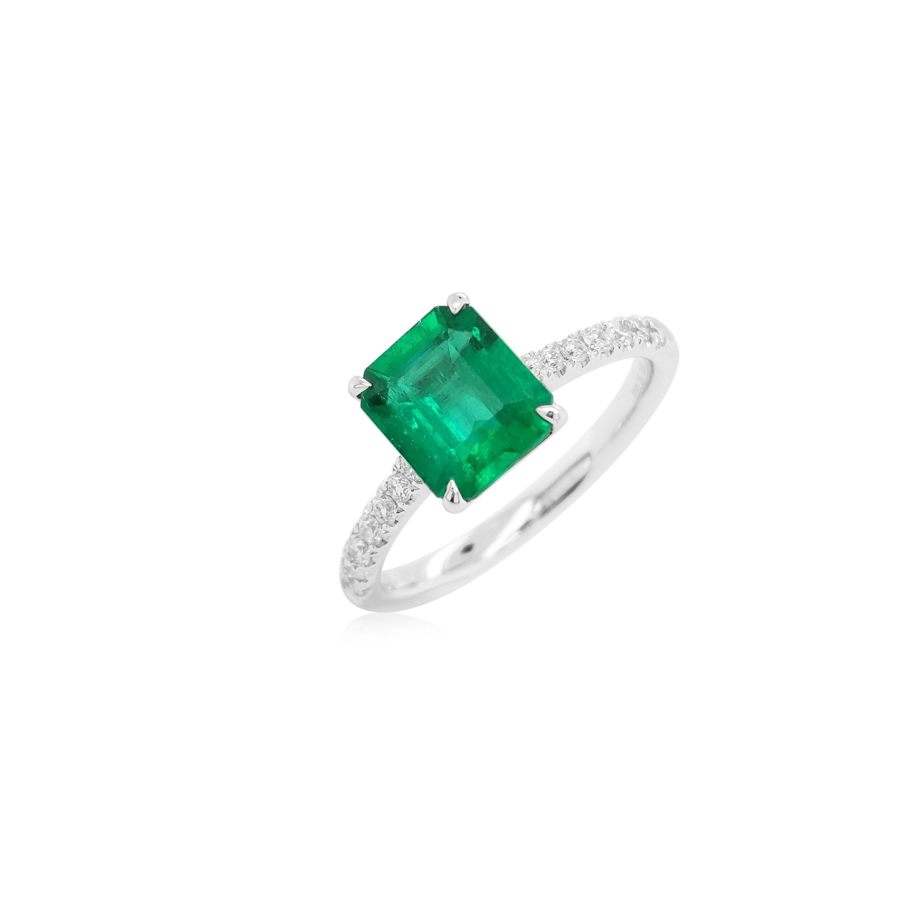 Emerald Cut GRS Certified Colombian Emerald White Diamond 18K Gold Wedding Ring For Sale
