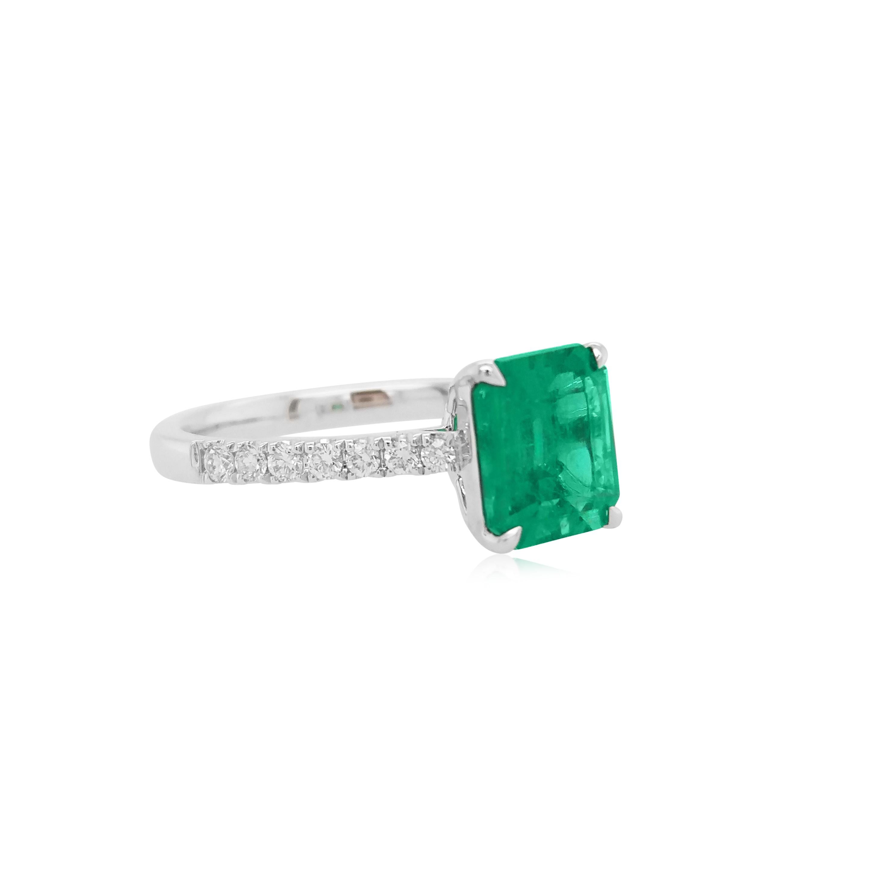 GRS Certified Colombian Emerald White Diamond 18K Gold Wedding Ring In New Condition For Sale In Hong Kong, HK