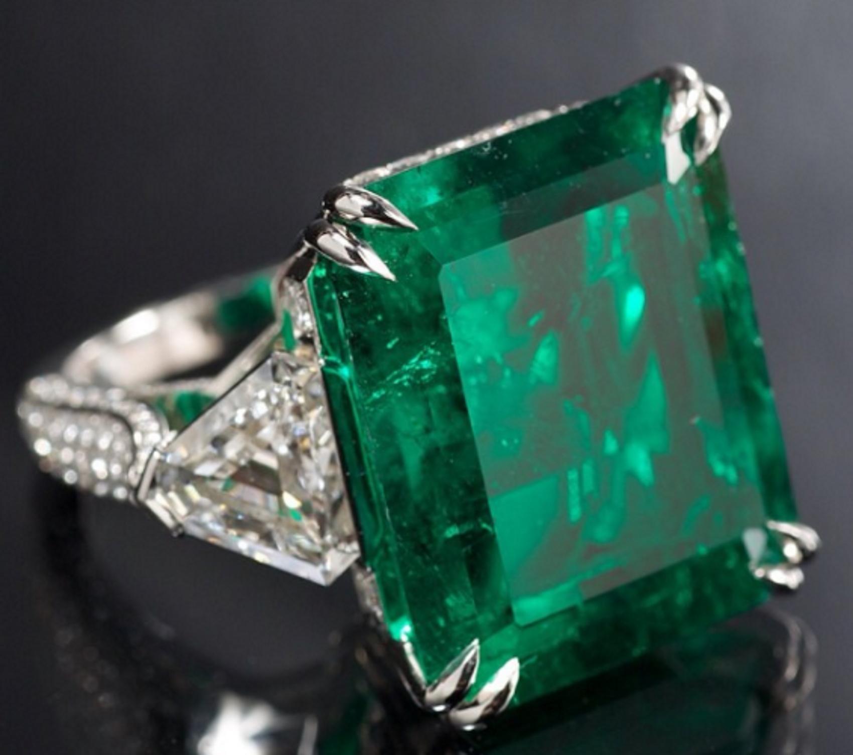 Contemporary GRS NO OIL VIVID GREEN Minor Oil Emerald Diamond Ring For Sale