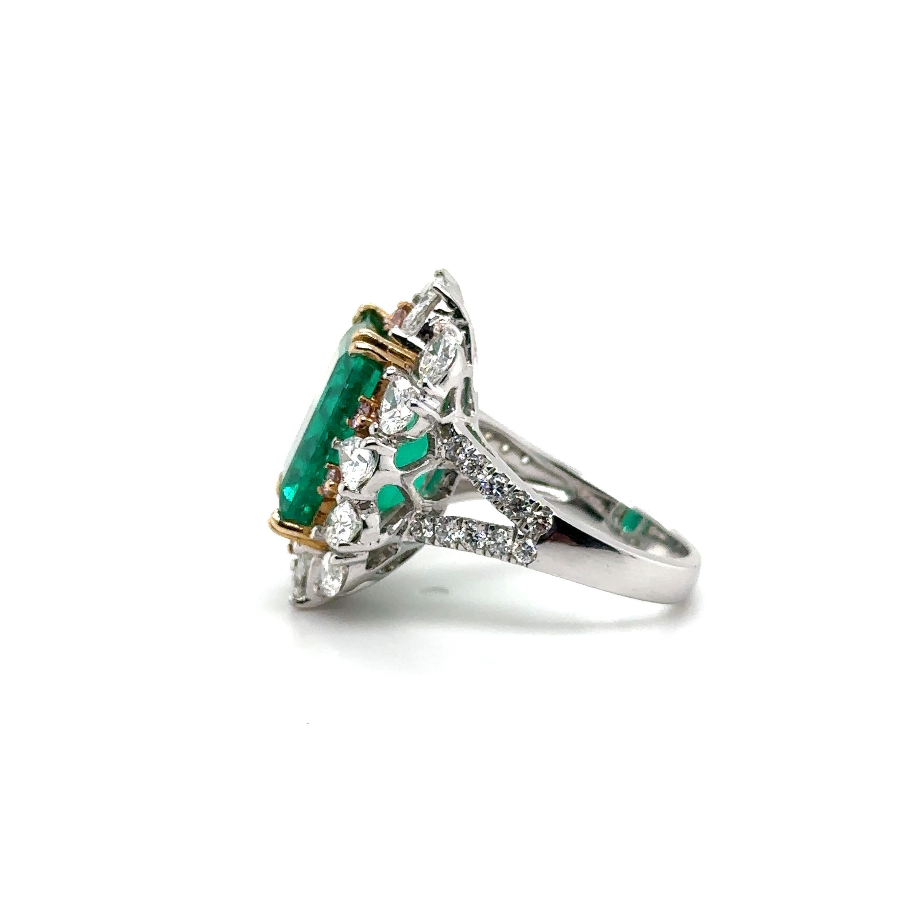 GRS Certified Emerald Diamond Ring In New Condition For Sale In Hong Kong, HK