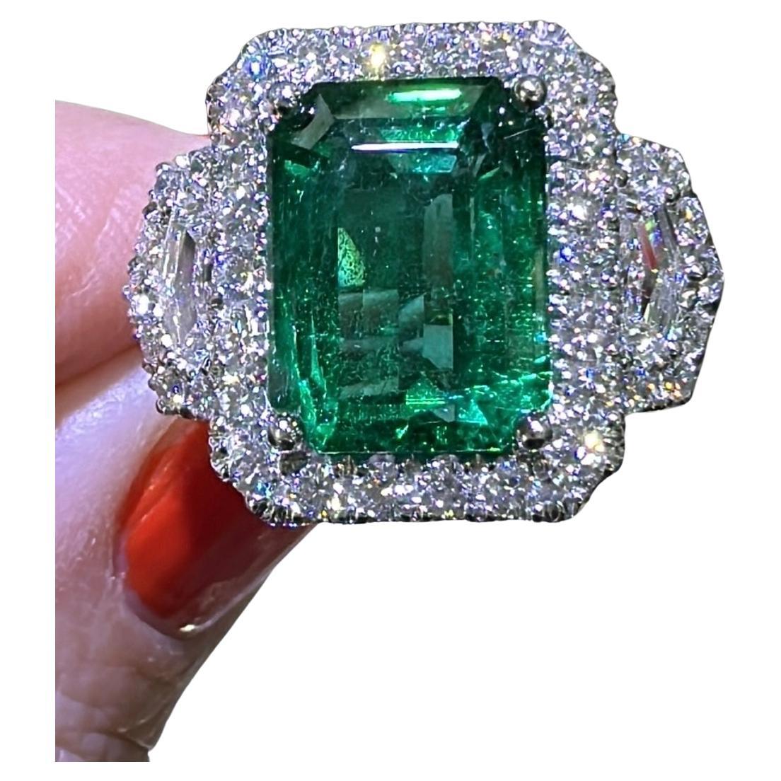 GRS Certified Ladies Statement 5.47carat Zambian Emerald - Cut Emerald & Diamond For Sale