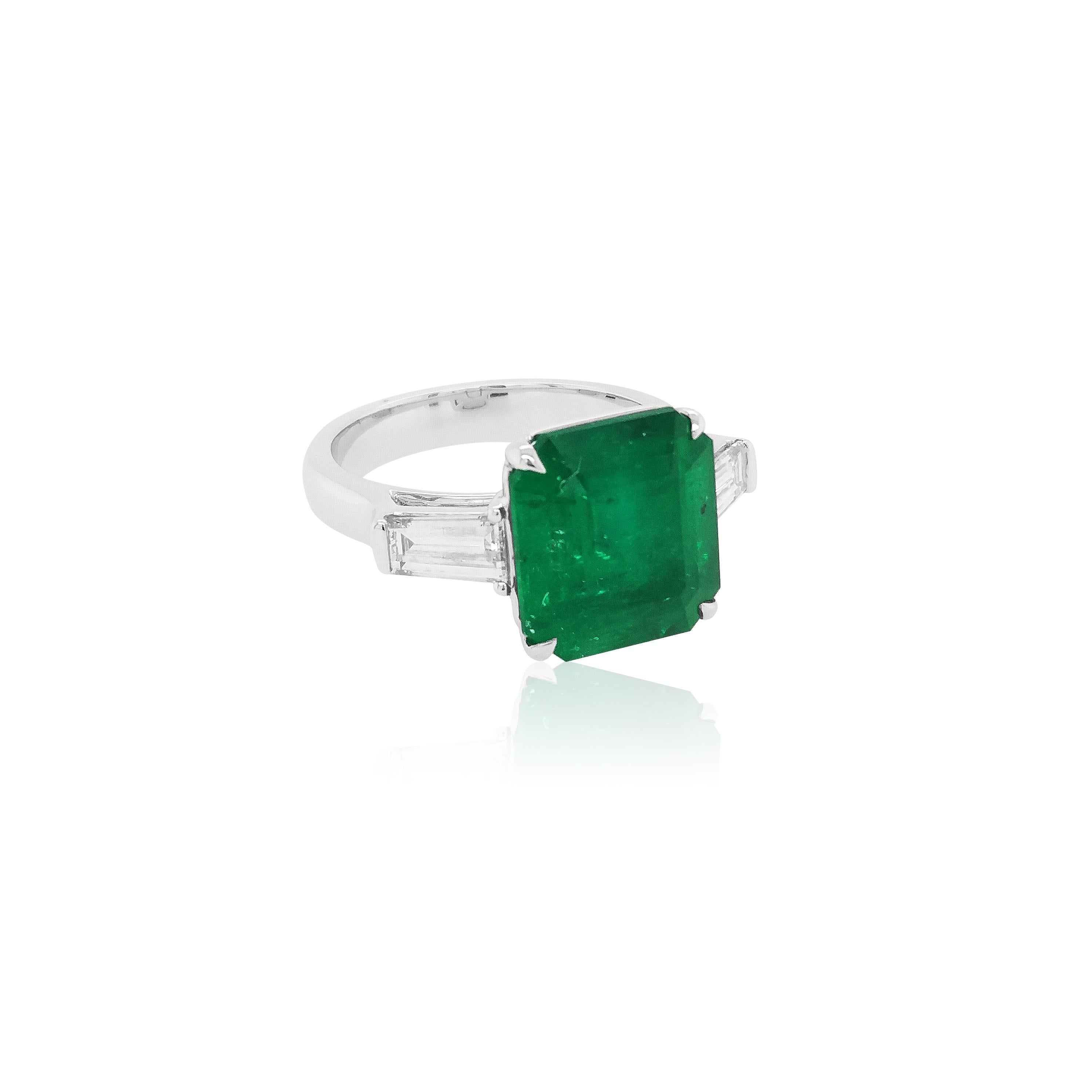 Contemporary GRS Certified Natural Muzo Colombian Emerald and White Diamond Platinum Ring