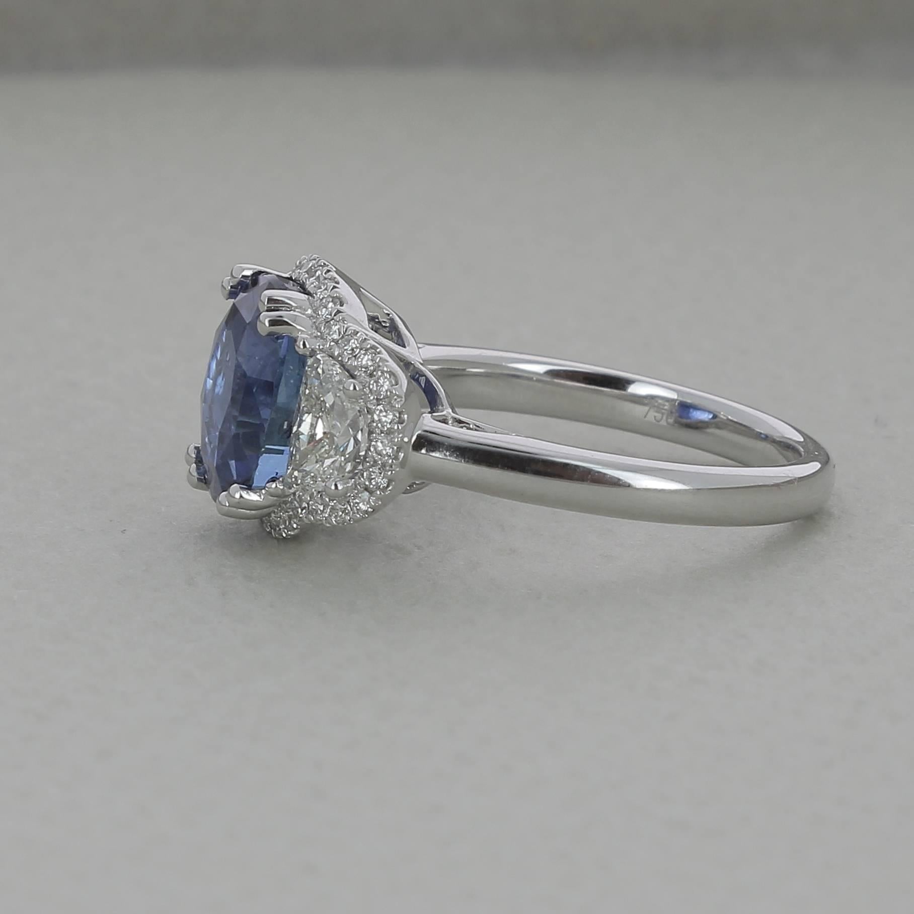 Contemporary 4.55 Carat Ceylon Royal Blue Sapphire Cocktail Ring Half-Moon Diamond 18K Gold For Sale