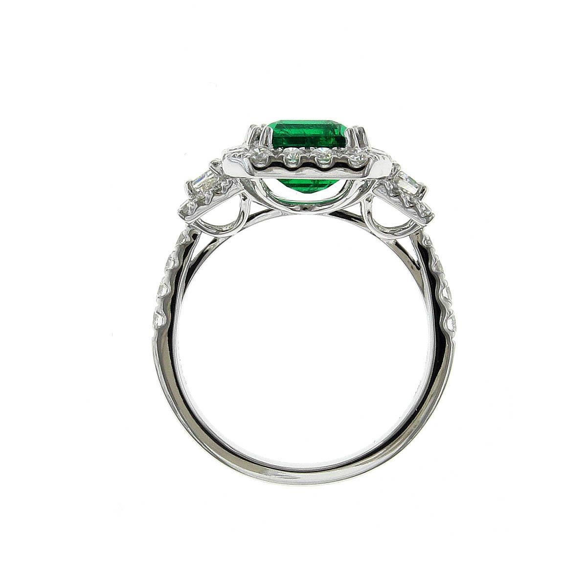 Women's or Men's GRS Certified Statement 2.50ct Zambian Emerald, Cut Emerald & Diamond Ring For Sale