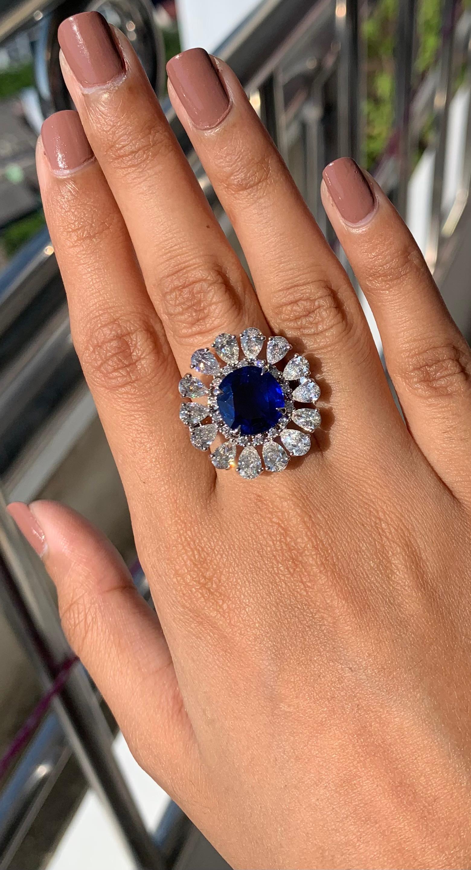 Taille ronde Bague en saphir bleu royal de Birmanie non chauffé certifié GRS de 5,79 carats en vente
