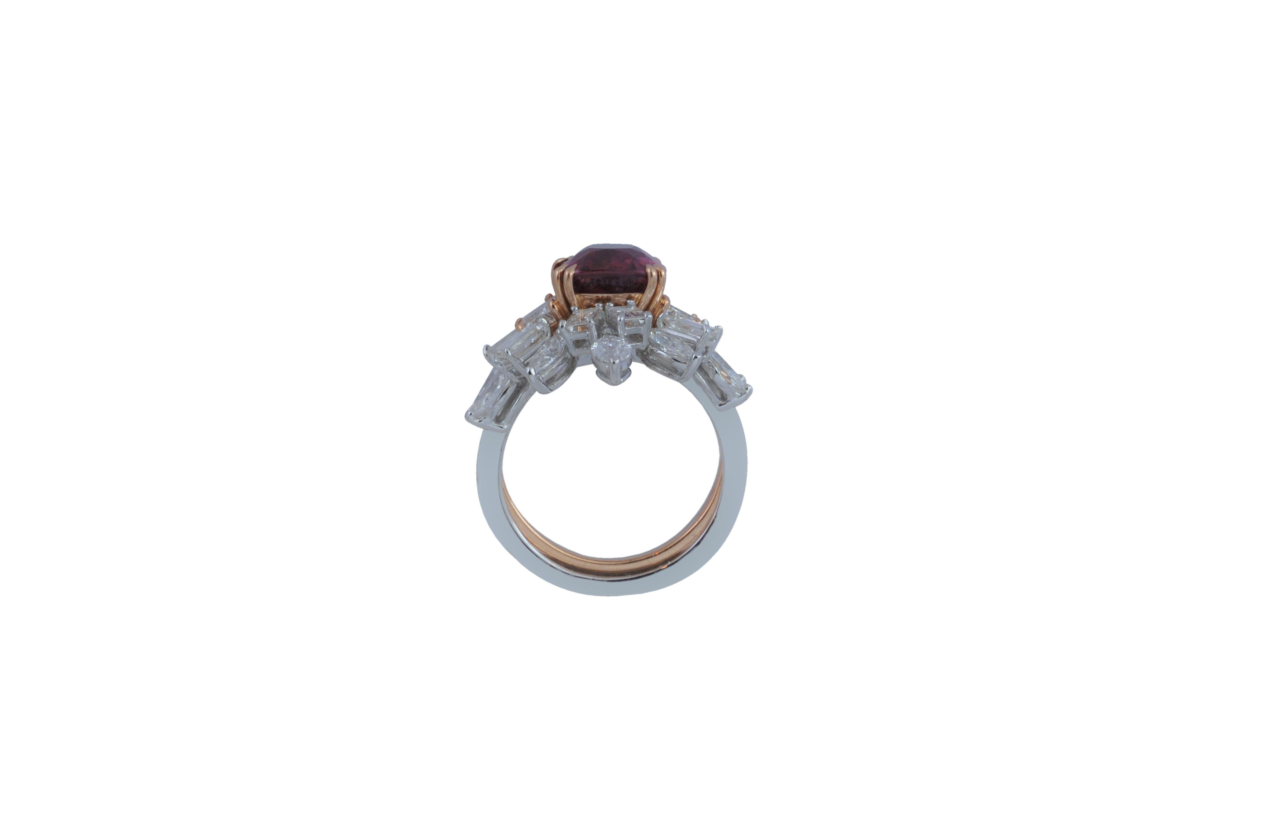 Contemporaneo Anello con rubino non riscaldato e diamante certificato GRS in oro rosa/bianco 18 carati in vendita