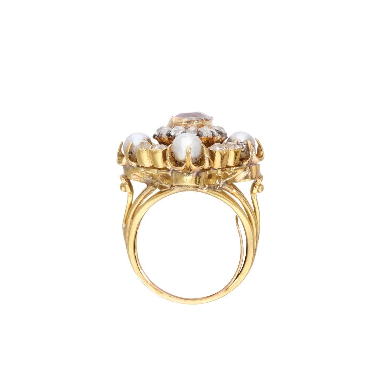 GRS Certified Vintage Thai Ruby, Pearl and Diamond Ring in 18k Yellow Gold In Excellent Condition For Sale In New York, NY