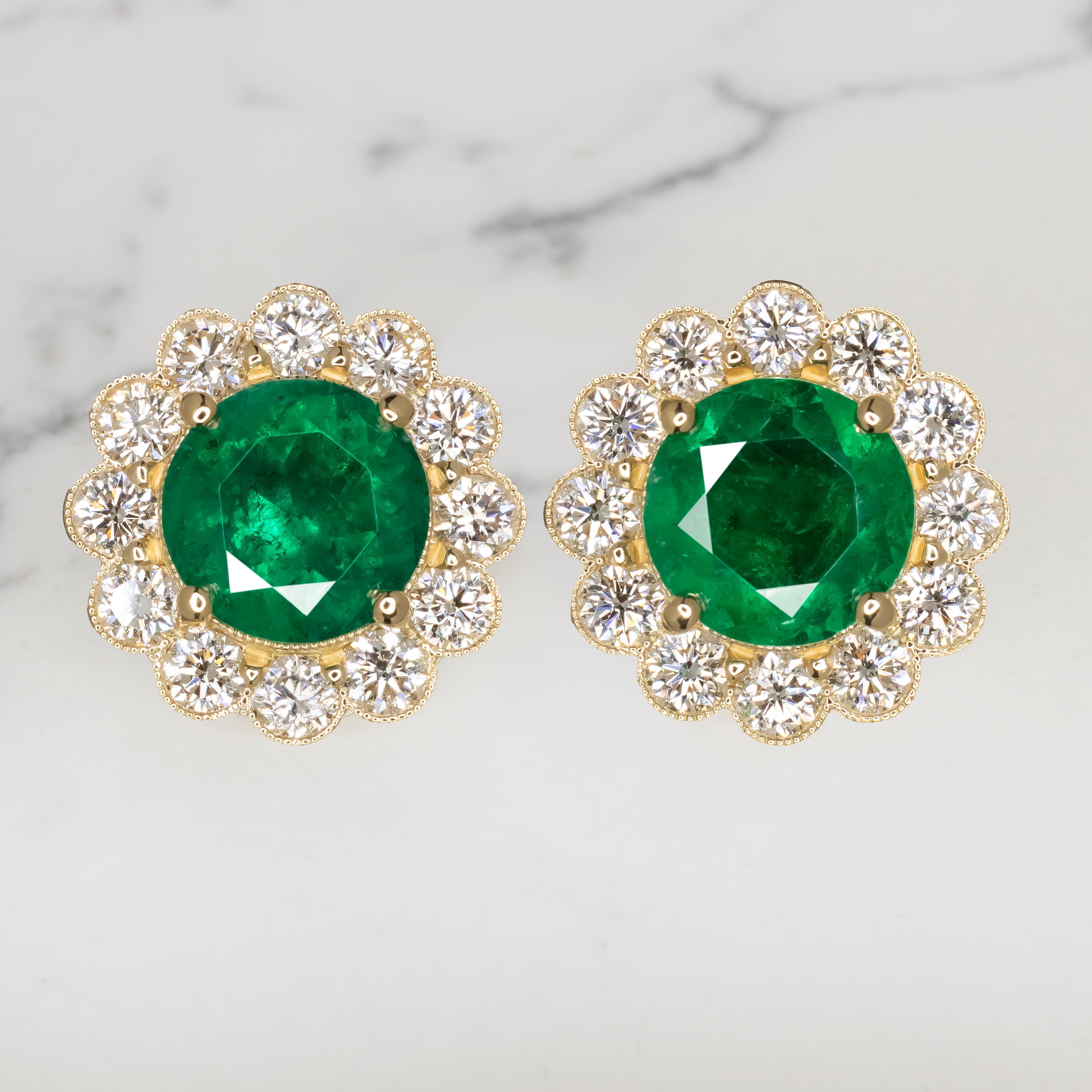 Round Cut GRS Certified VIVID GREEN Colombian Emerald Diamond Yellow Gold Earrings For Sale
