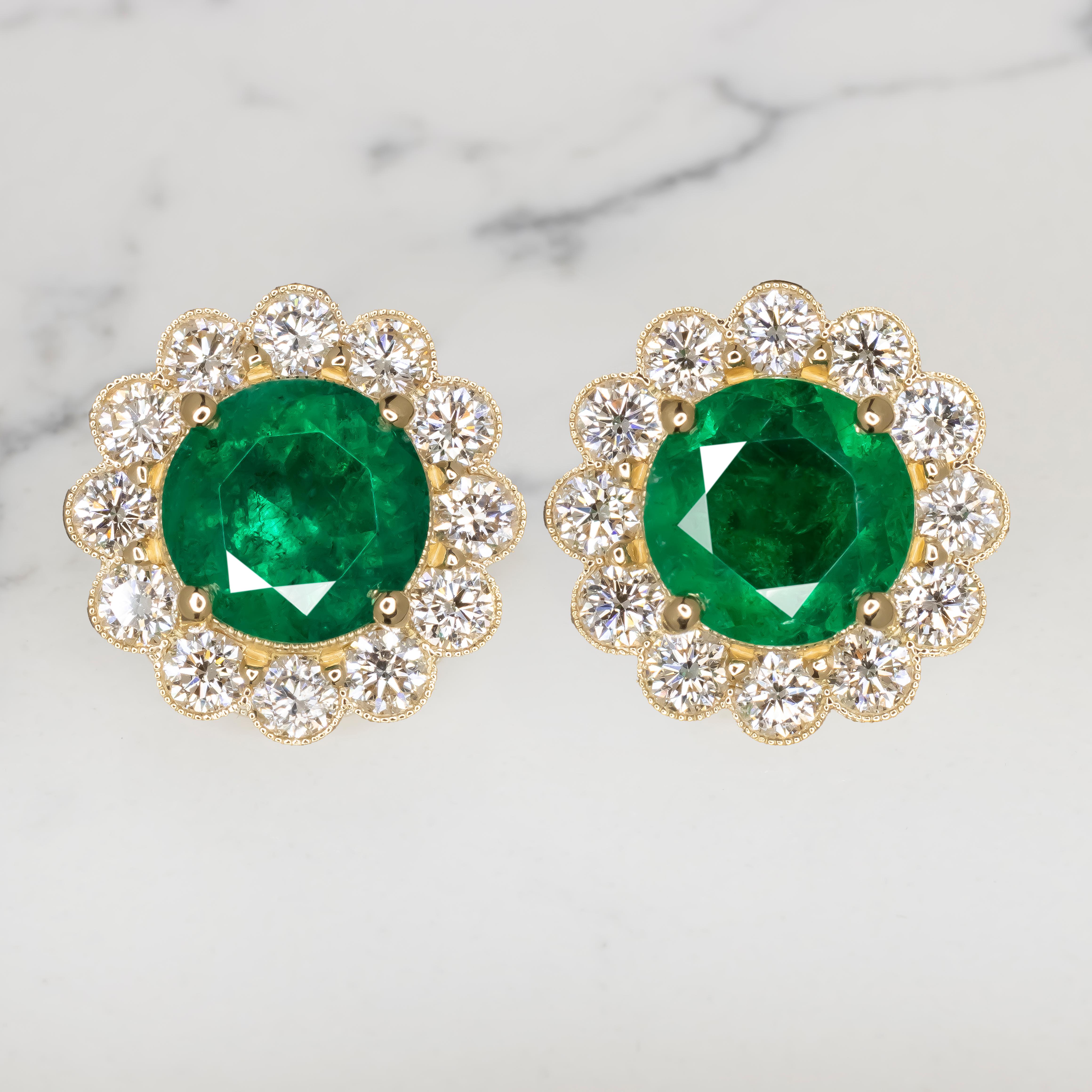Round Cut GRS Certified Vivid Green Colombian Emerald Diamond Yellow Gold Earrings For Sale