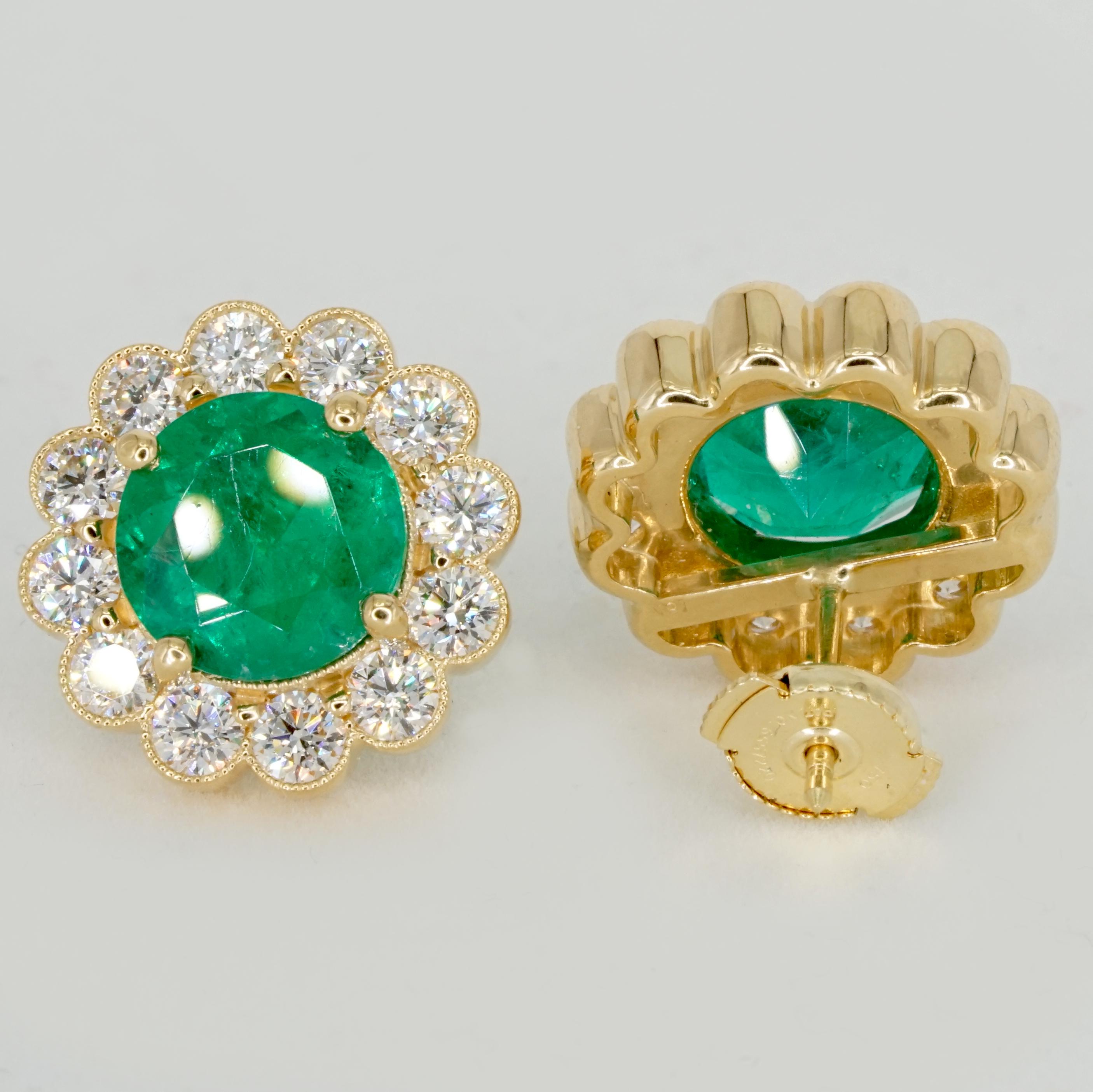 GRS Certified Vivid Green Colombian Emerald Diamond Yellow Gold Earrings In New Condition For Sale In Chicago, IL