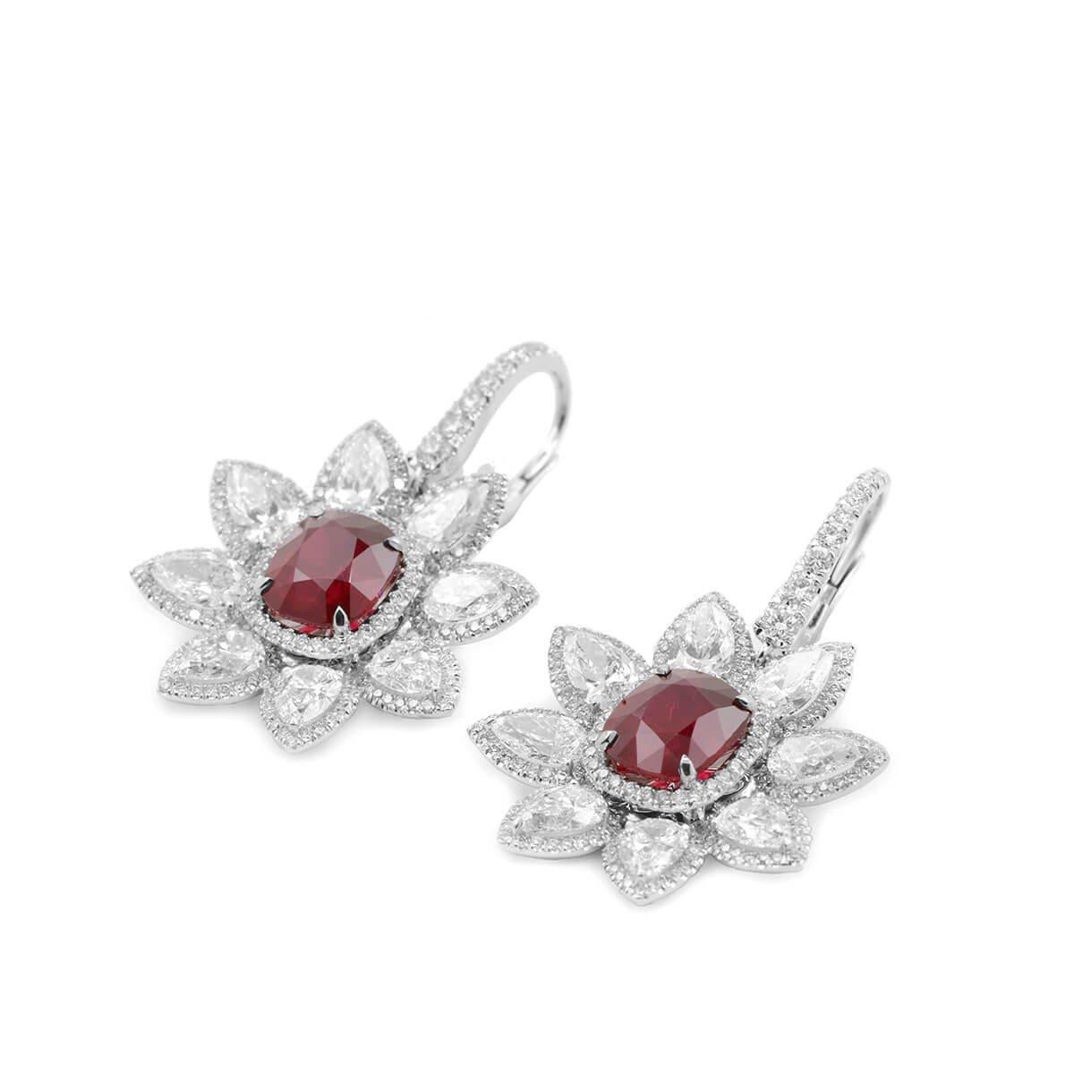 VIVID RED MOZAMBIQUE RUBY DIAMOND EARRINGS - 14.96 CT


Set in 18kt White Gold


Total ruby weight: 6.46 ct
[ 2 stones ]
Color: Vivid red

Total pear cut diamond weight: 6.60 ct
[ 16 diamonds ]
Color: E
Clarity: VS

Total brilliant cut diamond