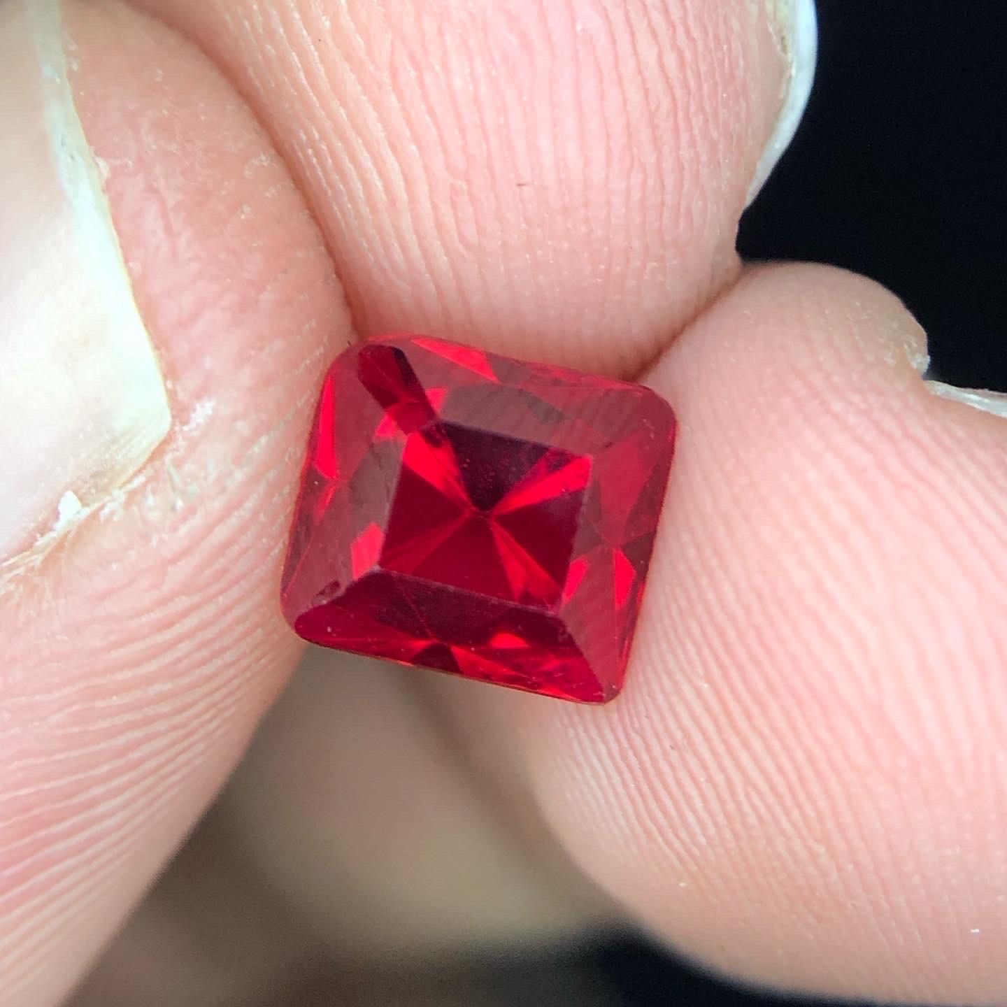GRS Certified Vivid Red Natural Spinel 2.70 ct Natural Angel Cut Rare Burma  In Excellent Condition For Sale In Bangkok, TH