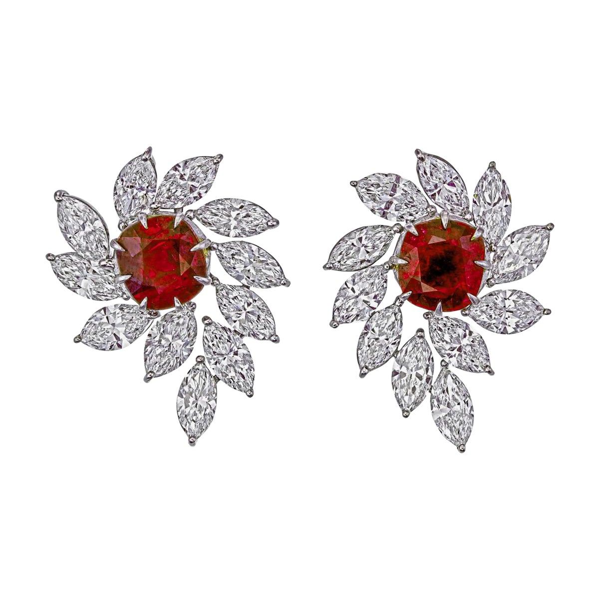 Orecchini con diamanti e sangue di piccione di Birmania certificati GRS da 4,06 carati in WG 18K