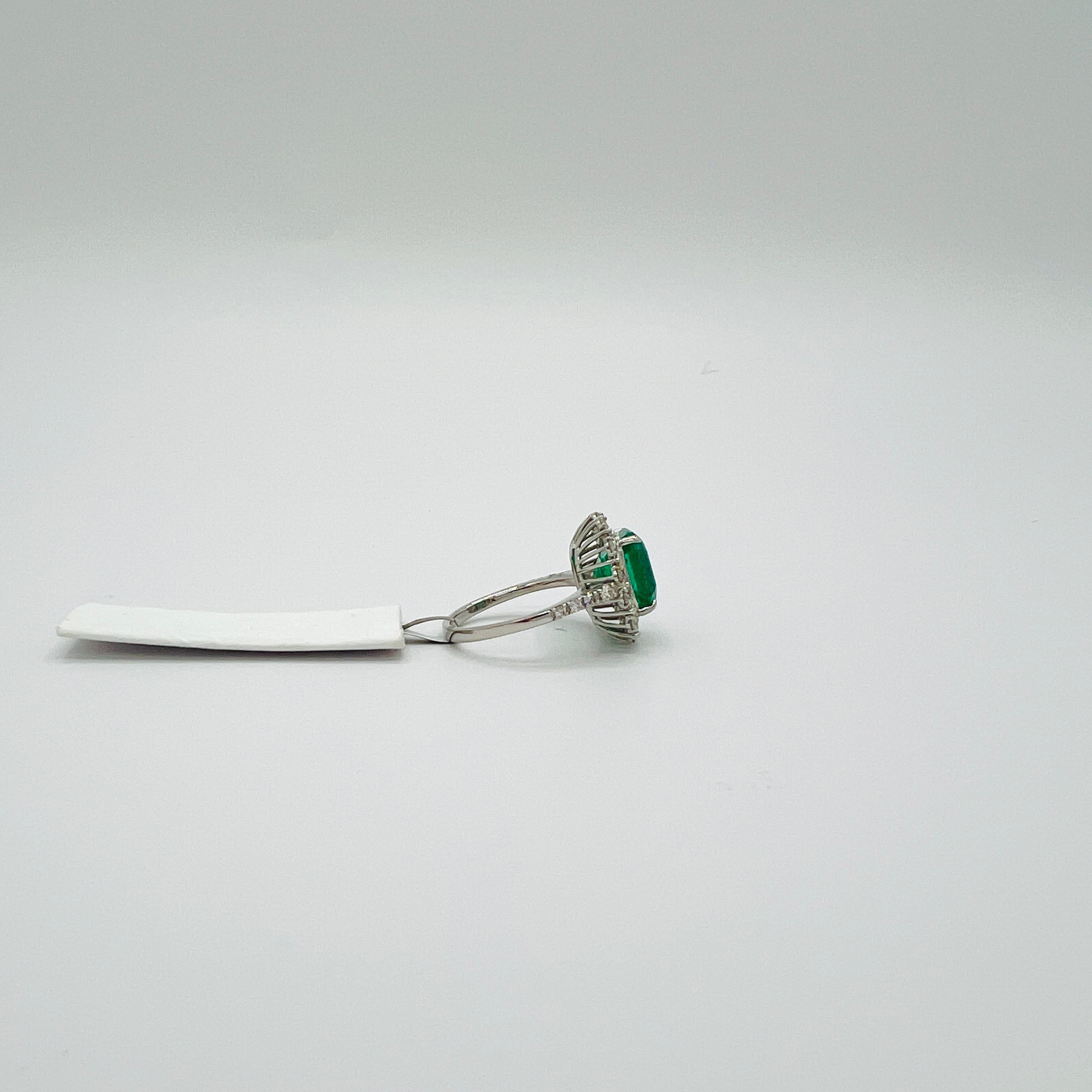 GRS Columbian Emerald Achteckiger Ring mit weißem Diamant aus Platin im Zustand „Neu“ im Angebot in Los Angeles, CA