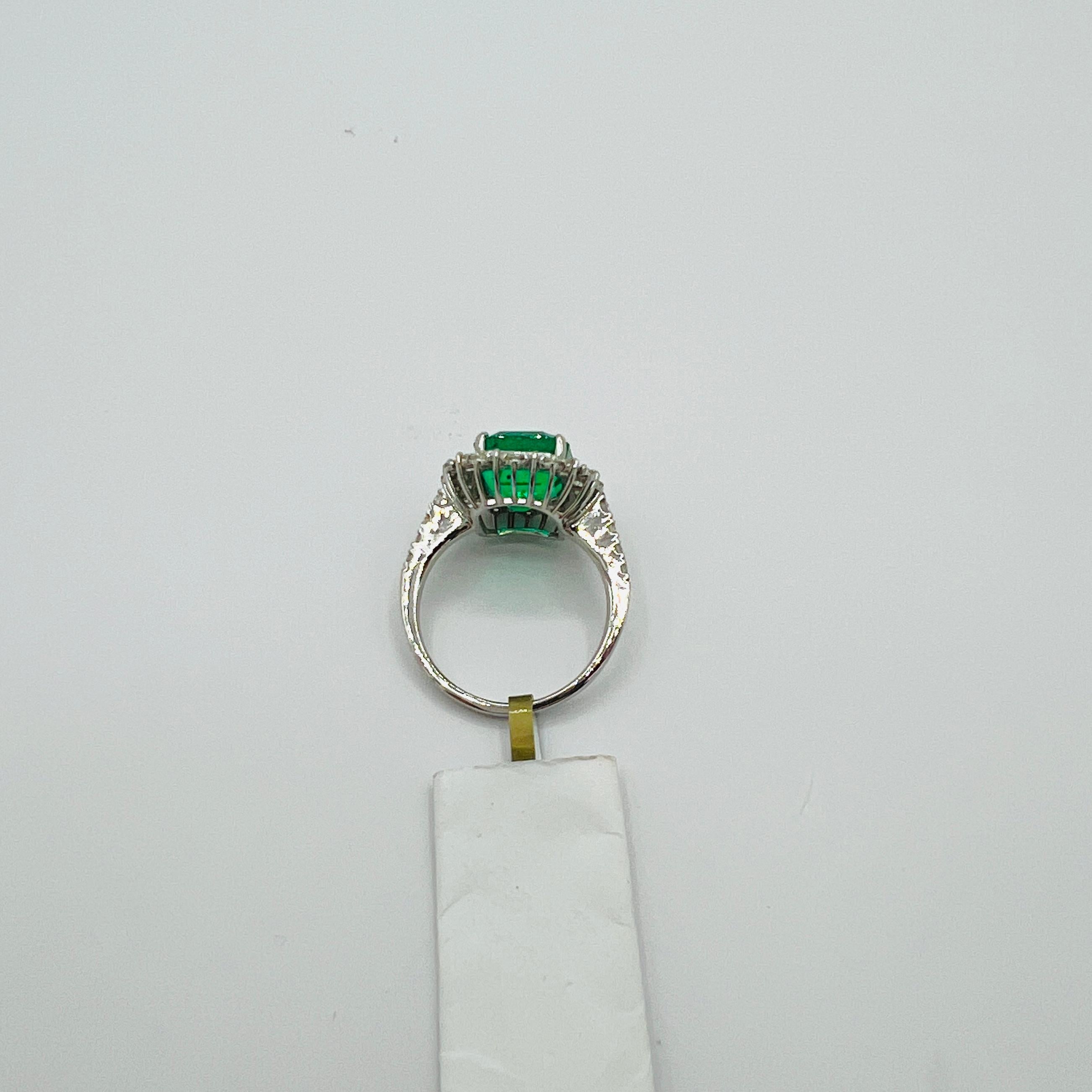 GRS Columbian Emerald Achteckiger Ring mit weißem Diamant aus Platin für Damen oder Herren im Angebot