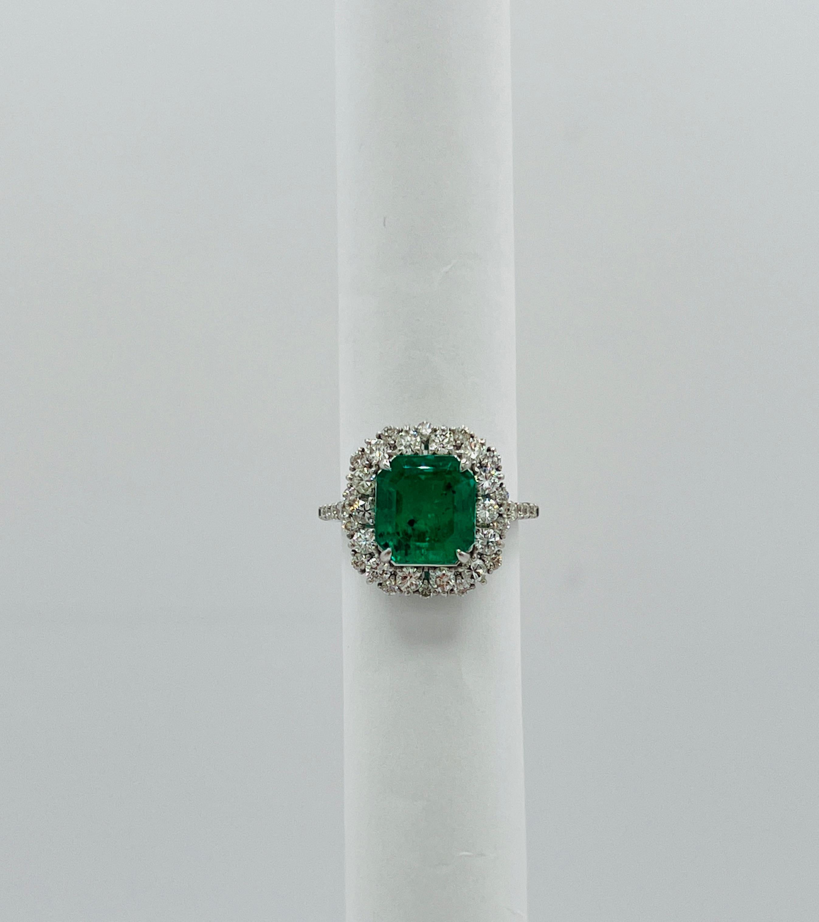 GRS Columbian Emerald Achteckiger Ring mit weißem Diamant aus Platin im Angebot 1