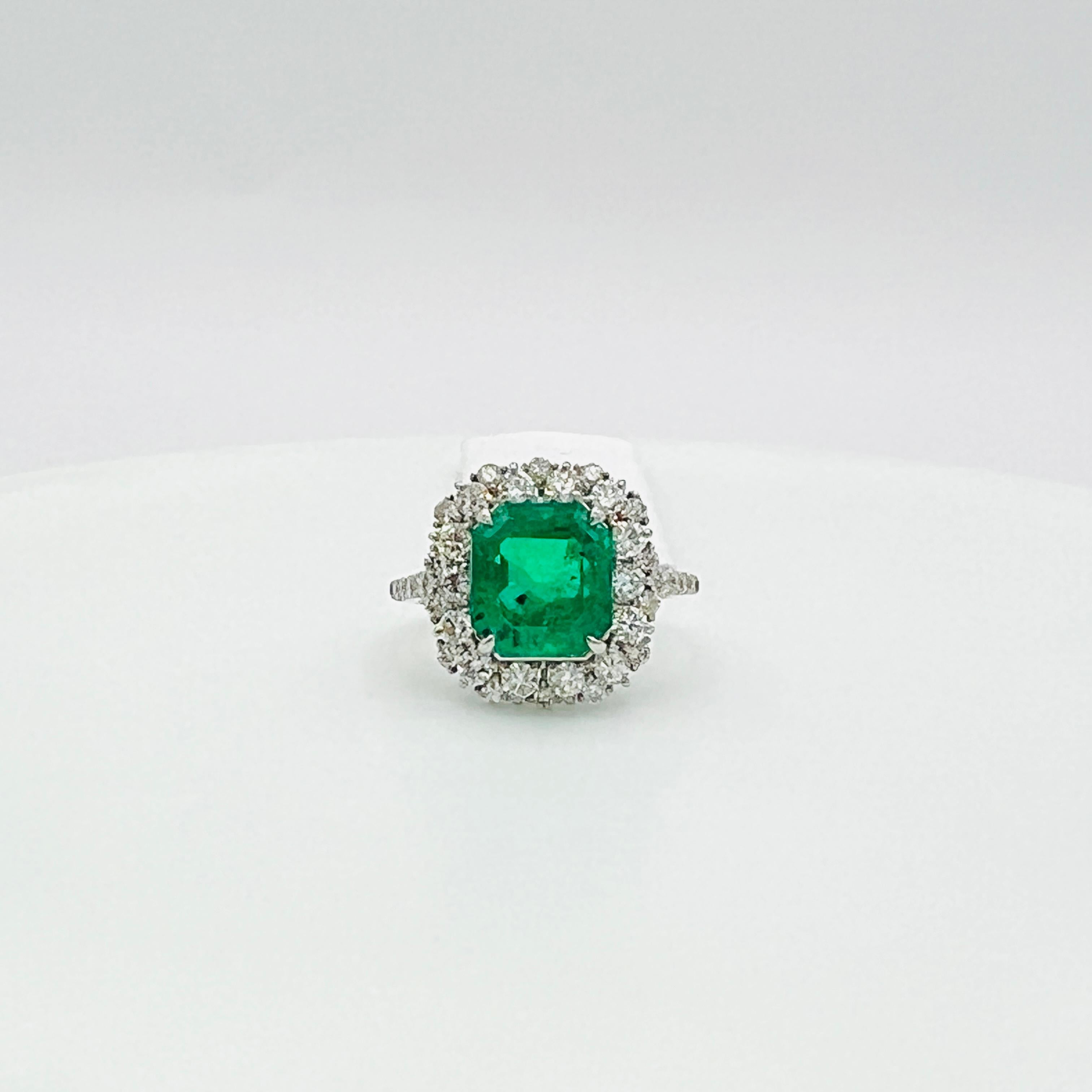 GRS Columbian Emerald Achteckiger Ring mit weißem Diamant aus Platin im Angebot 2
