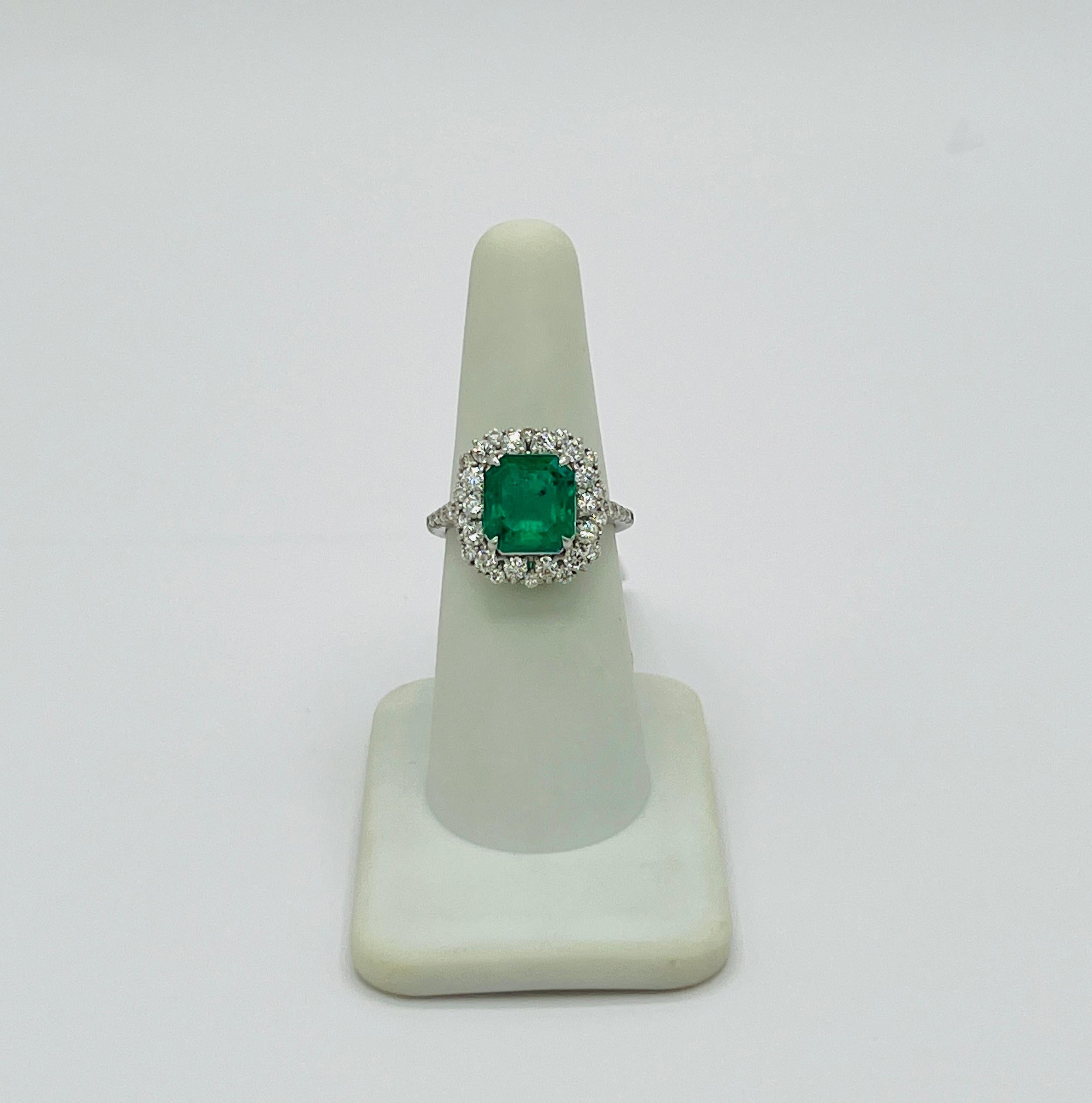 GRS Columbian Emerald Achteckiger Ring mit weißem Diamant aus Platin im Angebot 3