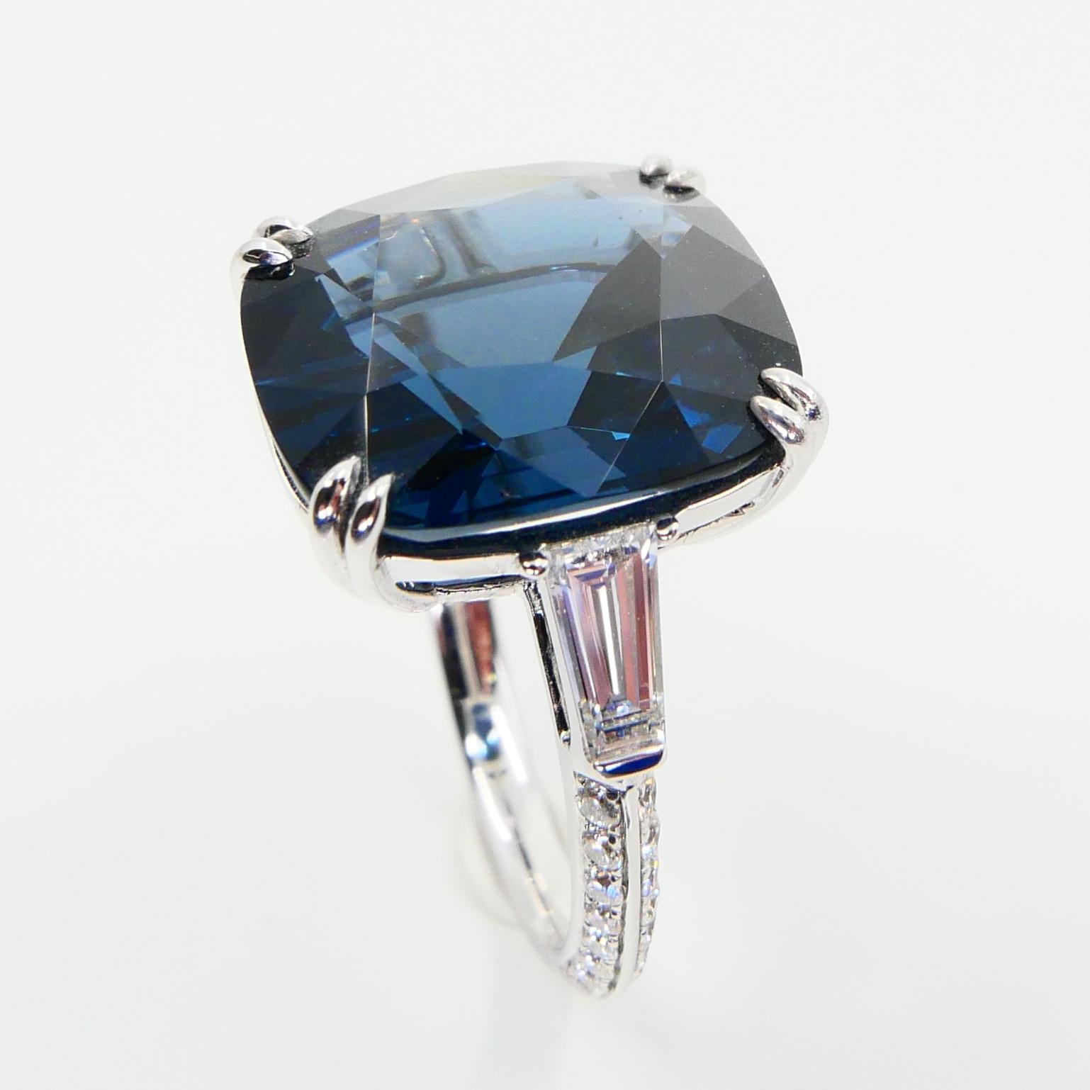 Important Certified 10.10 Carat Cobalt Spinel Diamond Cocktail Ring. Exquisite. In New Condition In Hong Kong, HK