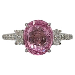 GRS Madagaskar Orangy Rosa Padparadscha und weißer Diamantring mit drei Steinen