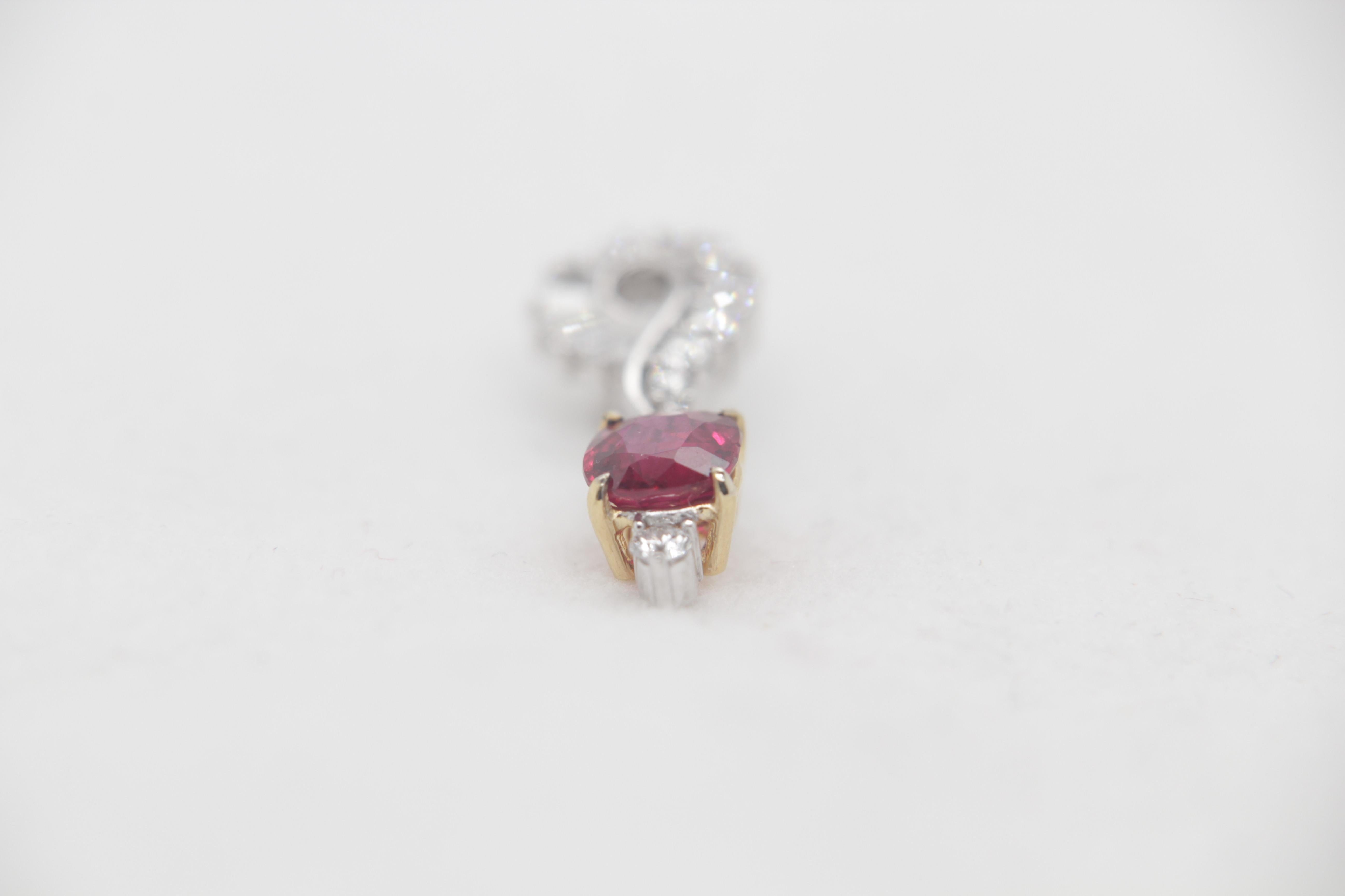 Pendentif en or 18 carats avec diamants et rubis birman couleur sang de pigeon de 0,76 carat, sans chaleur GRS Neuf - En vente à Bangkok, TH