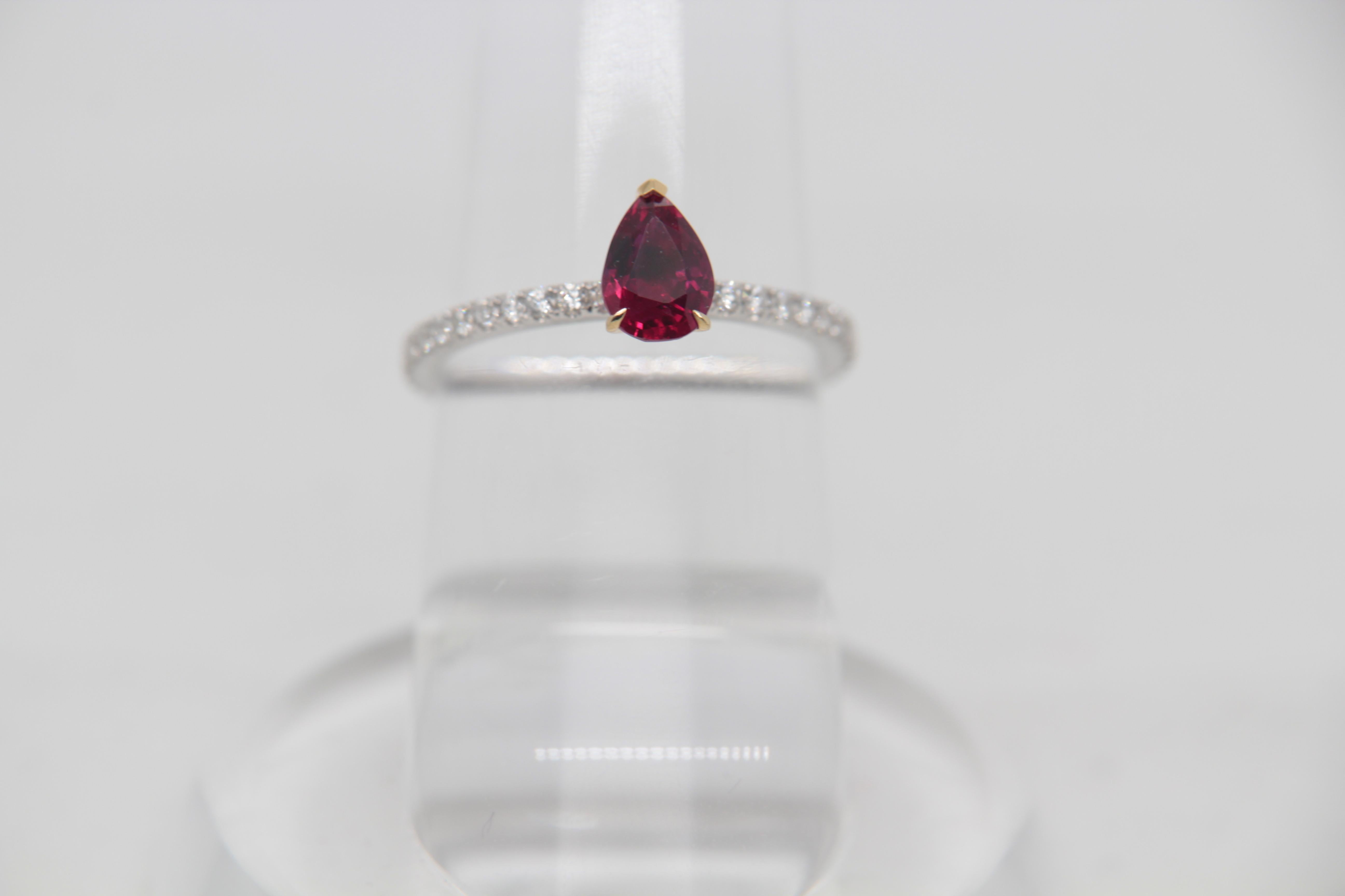 GRS Pigeon Blood 0.96 Carat Burmese No Heat Ruby and Diamond Ring 18 Karat Gold In New Condition In Bangkok, TH