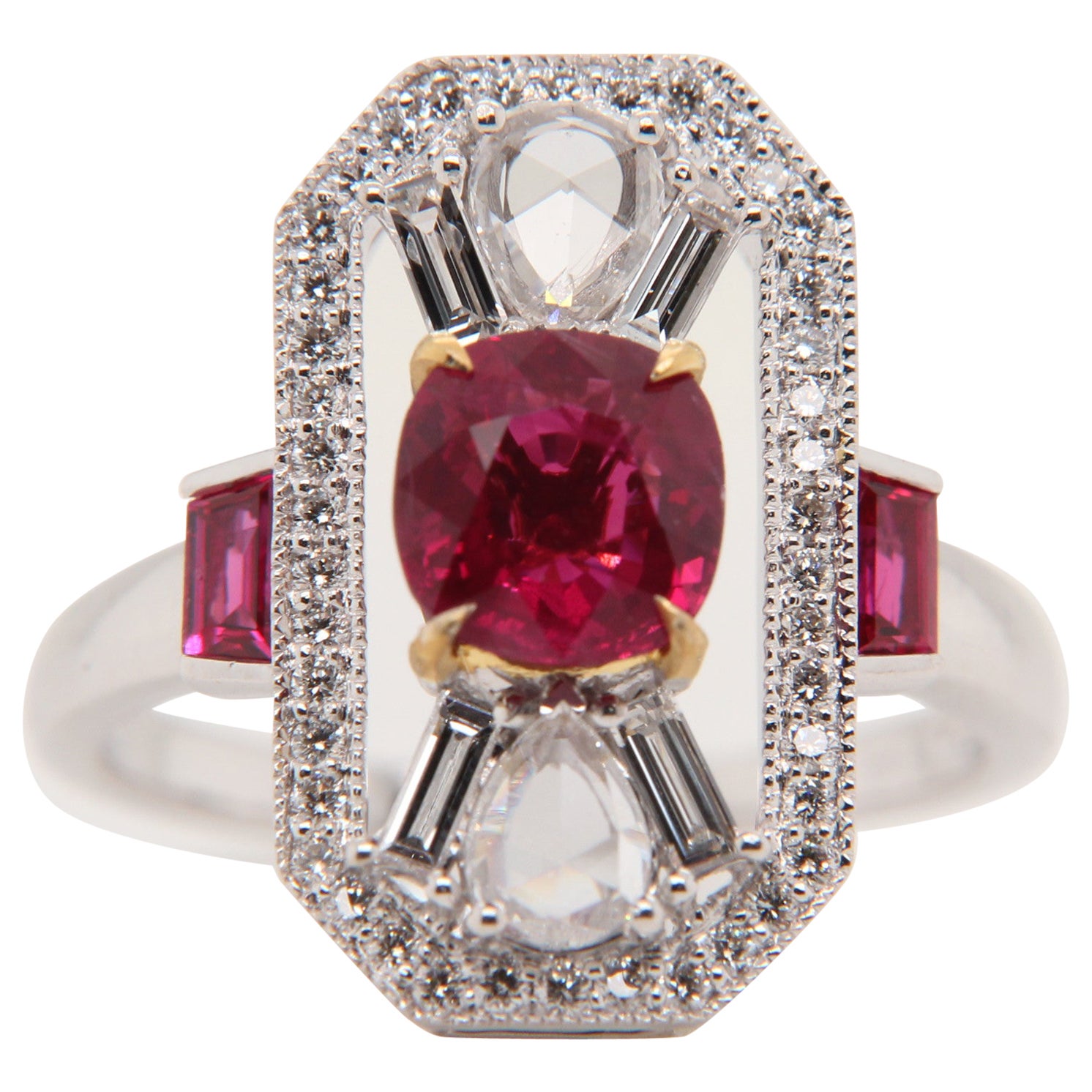 En vente :  GRS Bague en or 18 carats avec diamants et rubis de Birmanie couleur sang de pigeon de 1,44 carat, sans chaleur 2