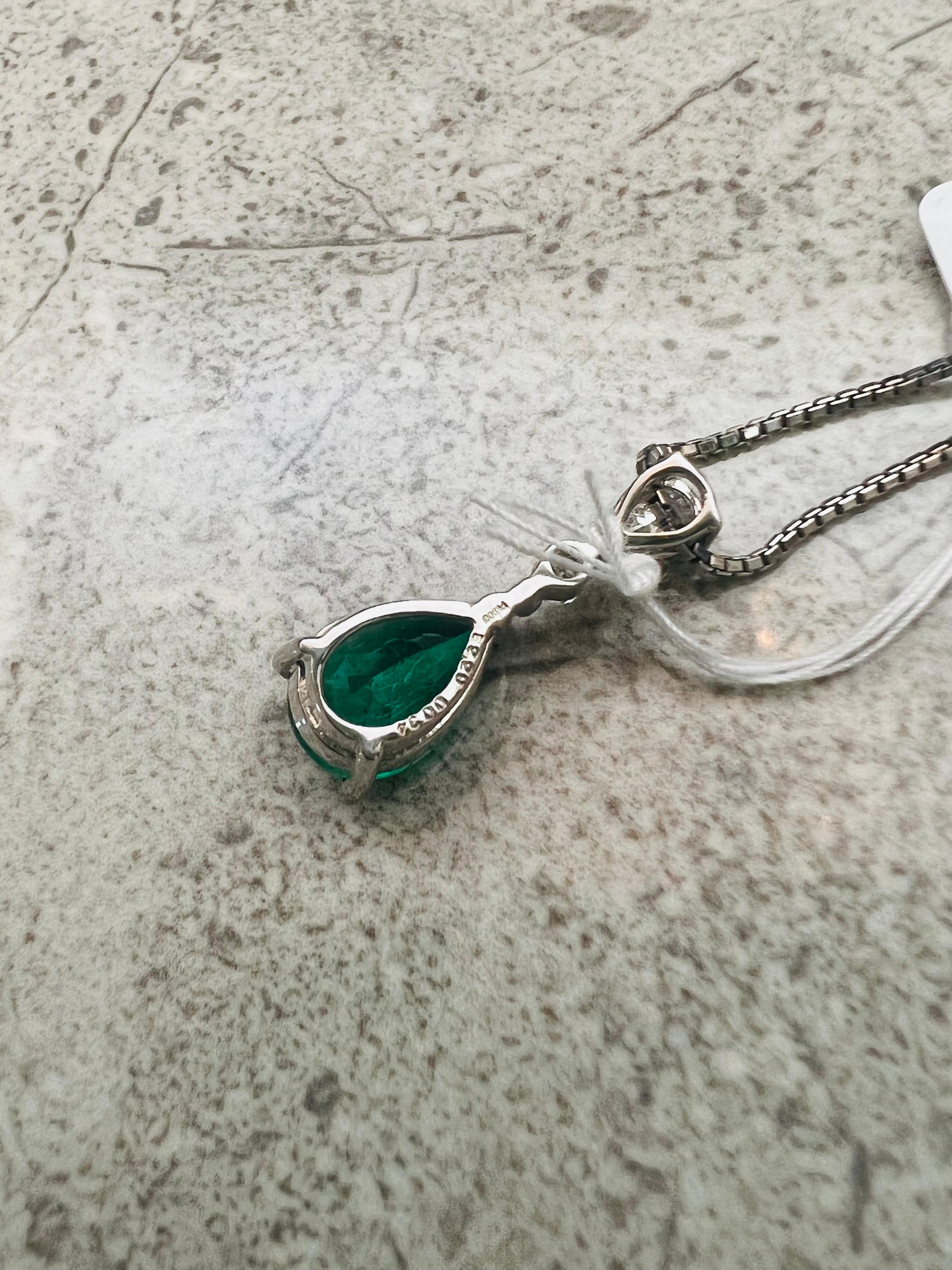 Pear Cut Rare GRS Swisslab Columbia Intense Vivid Green 2.29 Crt Emerald Pendant Necklace For Sale