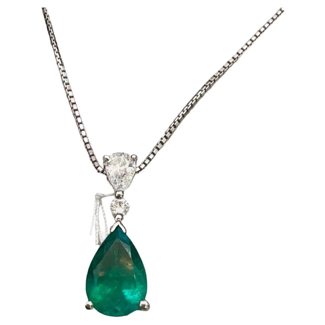 Rare GRS Swisslab Columbia Intense Vivid Green 2.29 Crt Emerald Pendant Necklace For Sale