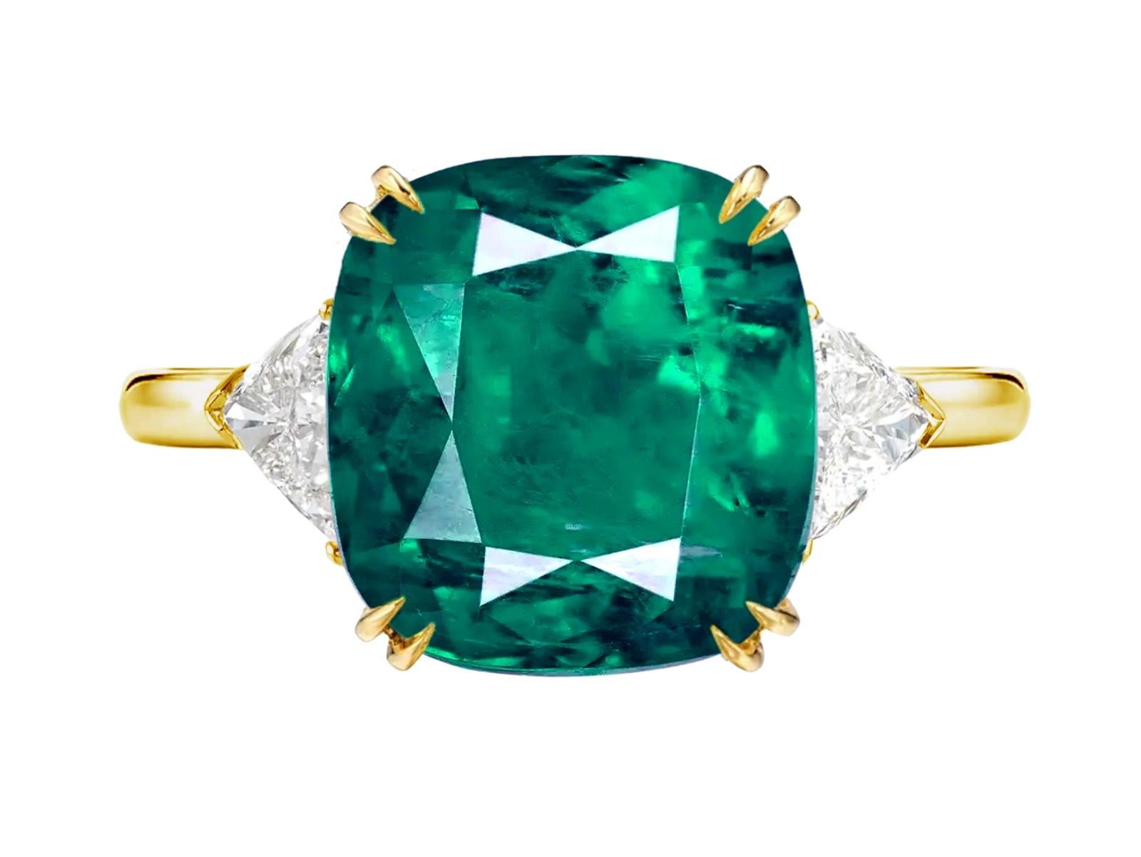 An exquisite Colombian cushion vivid green emerald ring boasts a sought-after gemstone. Colombian emeralds are famed for their pure, rich greens and considered especially beautiful. 

Here it’s fashioned into a cushion cut stone which showcases its