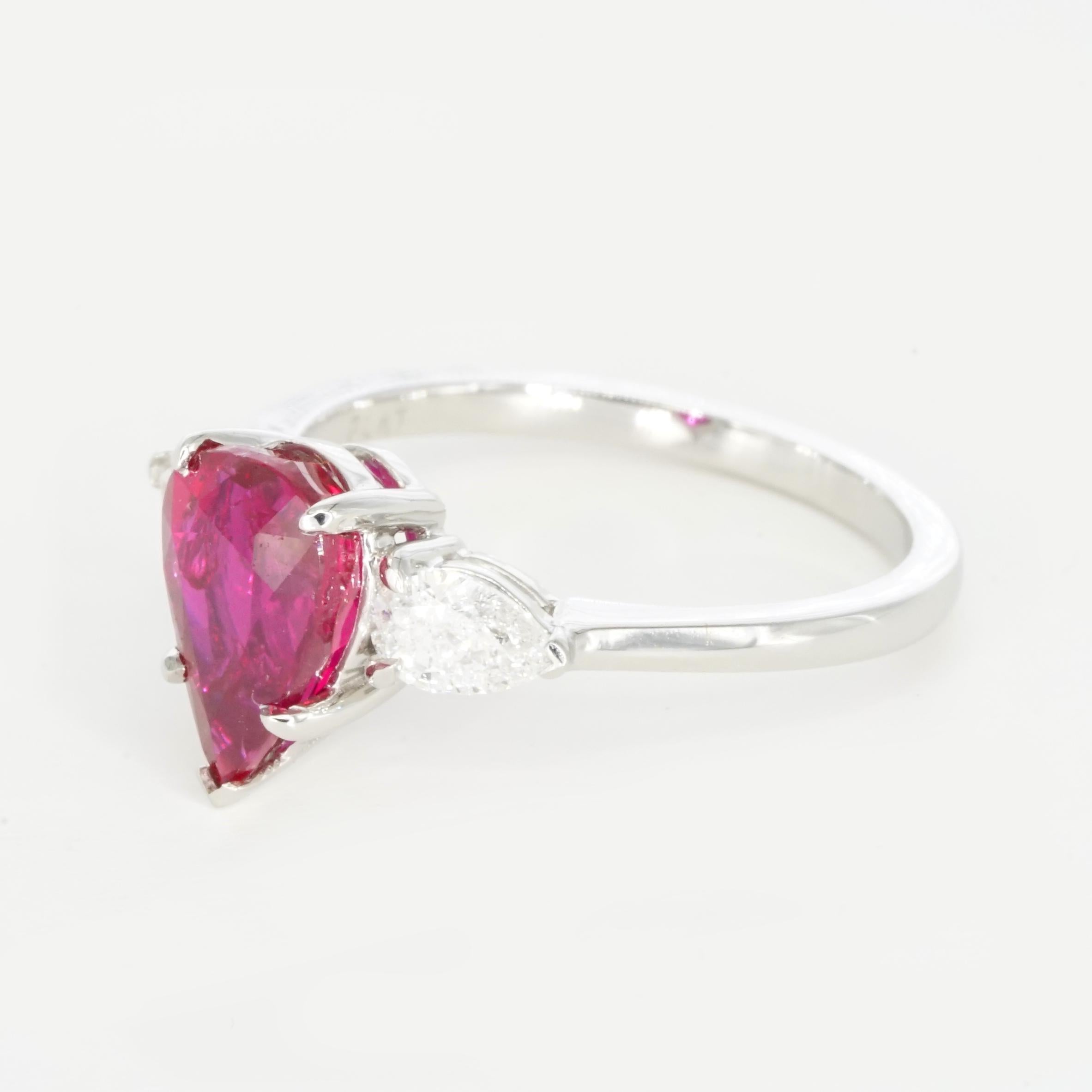 GRS Schweiz Birnenschliff Rubin Drei Stein Diamant Ring im Angebot 4