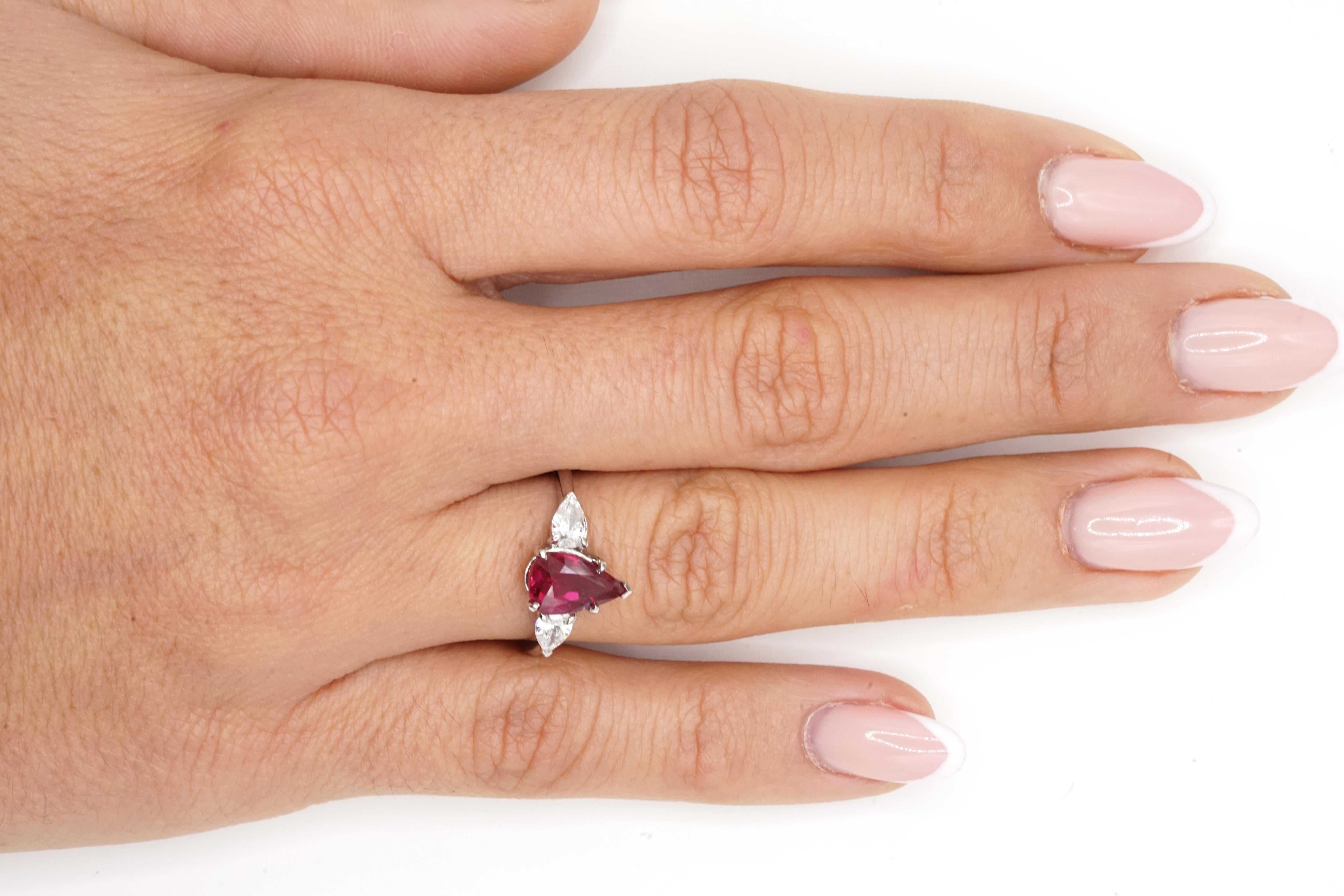 GRS Schweiz Birnenschliff Rubin Drei Stein Diamant Ring im Angebot 6