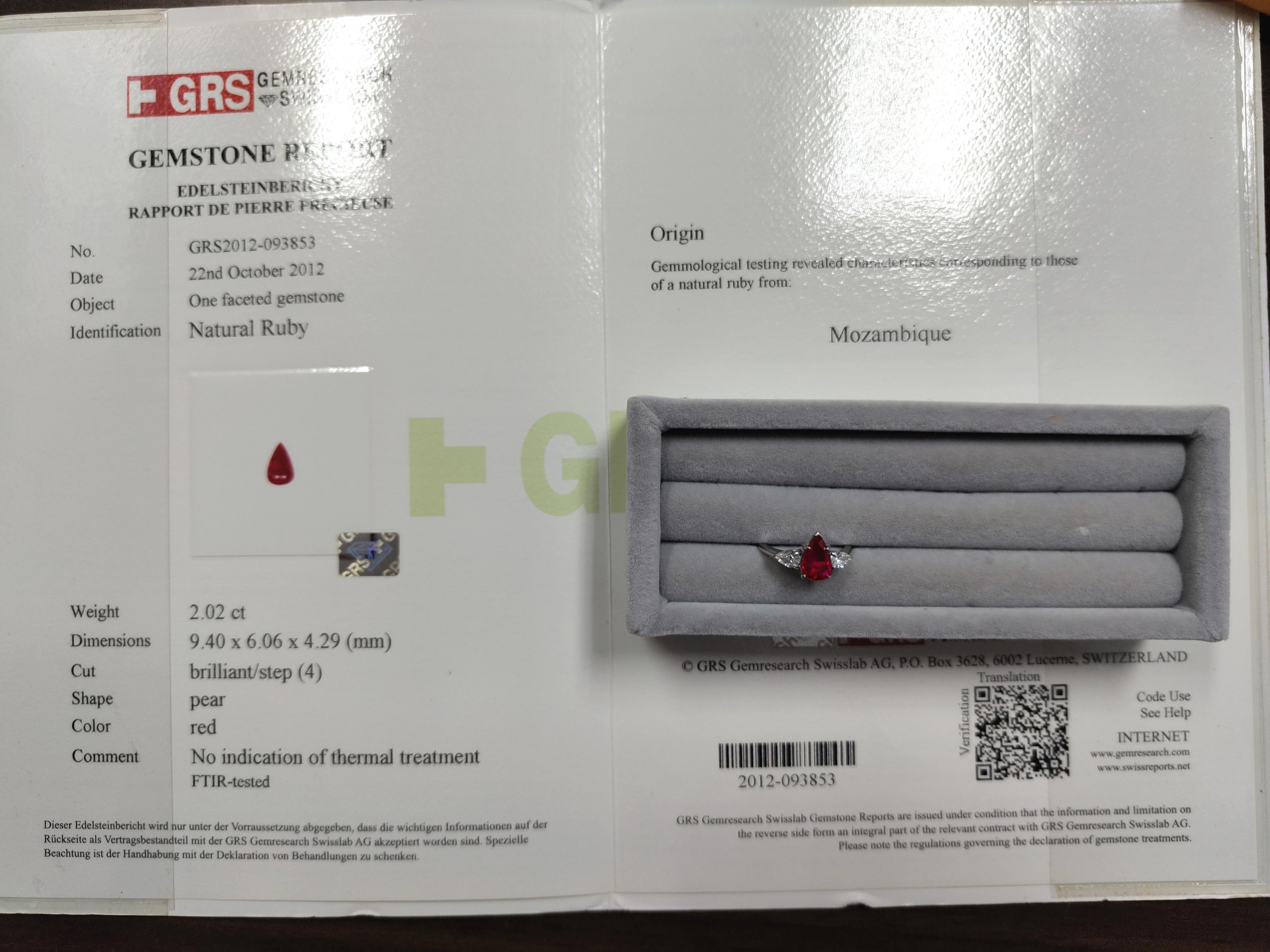 GRS Schweiz Birnenschliff Rubin Drei Stein Diamant Ring für Damen oder Herren im Angebot