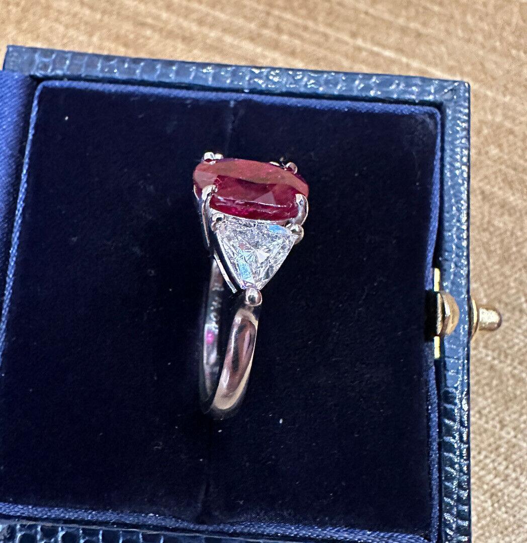 GRS, rubis taille coussin non chauffé de 4,04 carats en platine avec diamants Pour femmes en vente