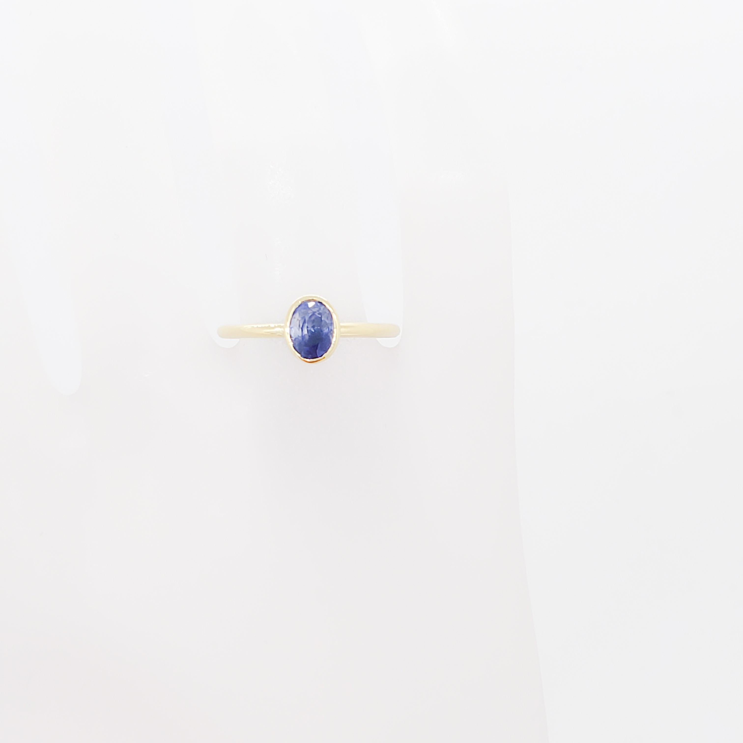 GRS Unheated Kashmir Blue Sapphire Solitaire Ring in 18k Yellow Gold In New Condition For Sale In Los Angeles, CA