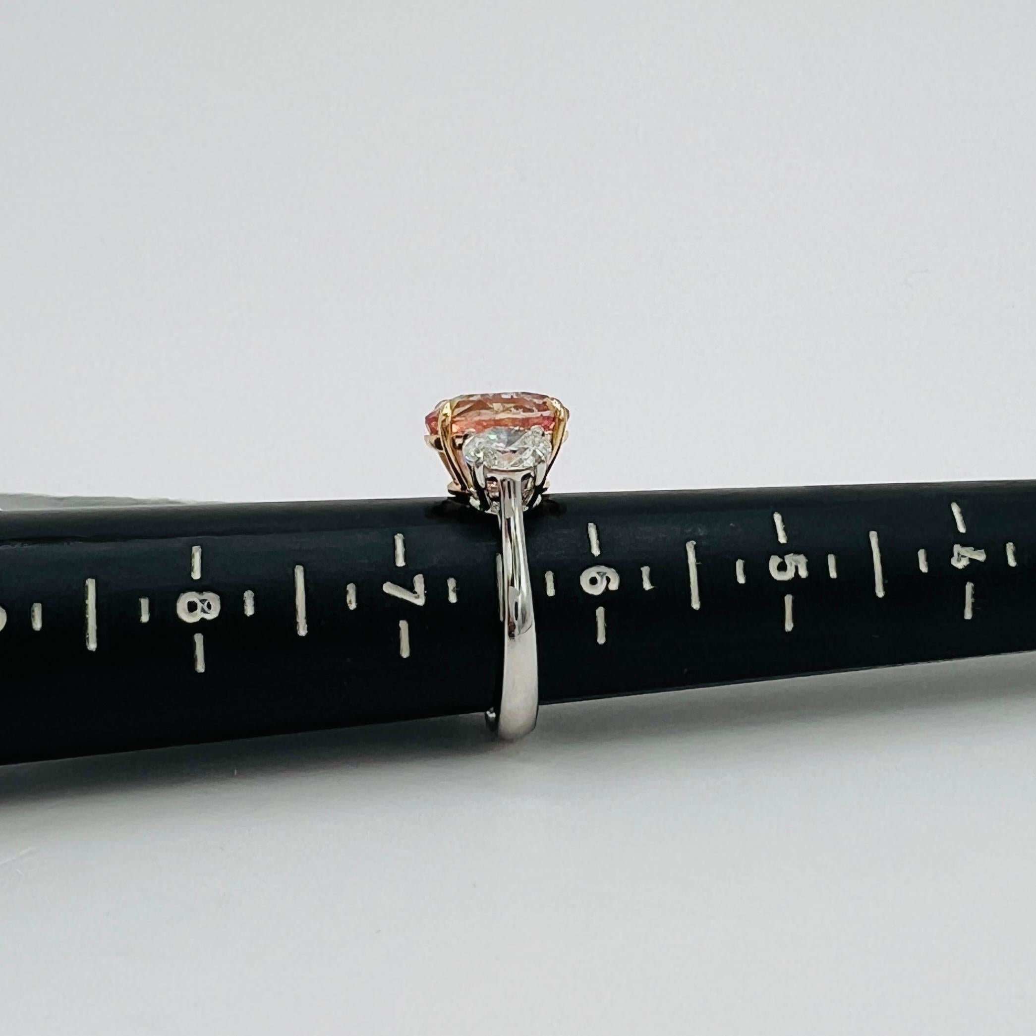 GRS Ring aus Platin und 18 Karat Gelbgold mit unerhitztem Padparadscha und Diamanten 3