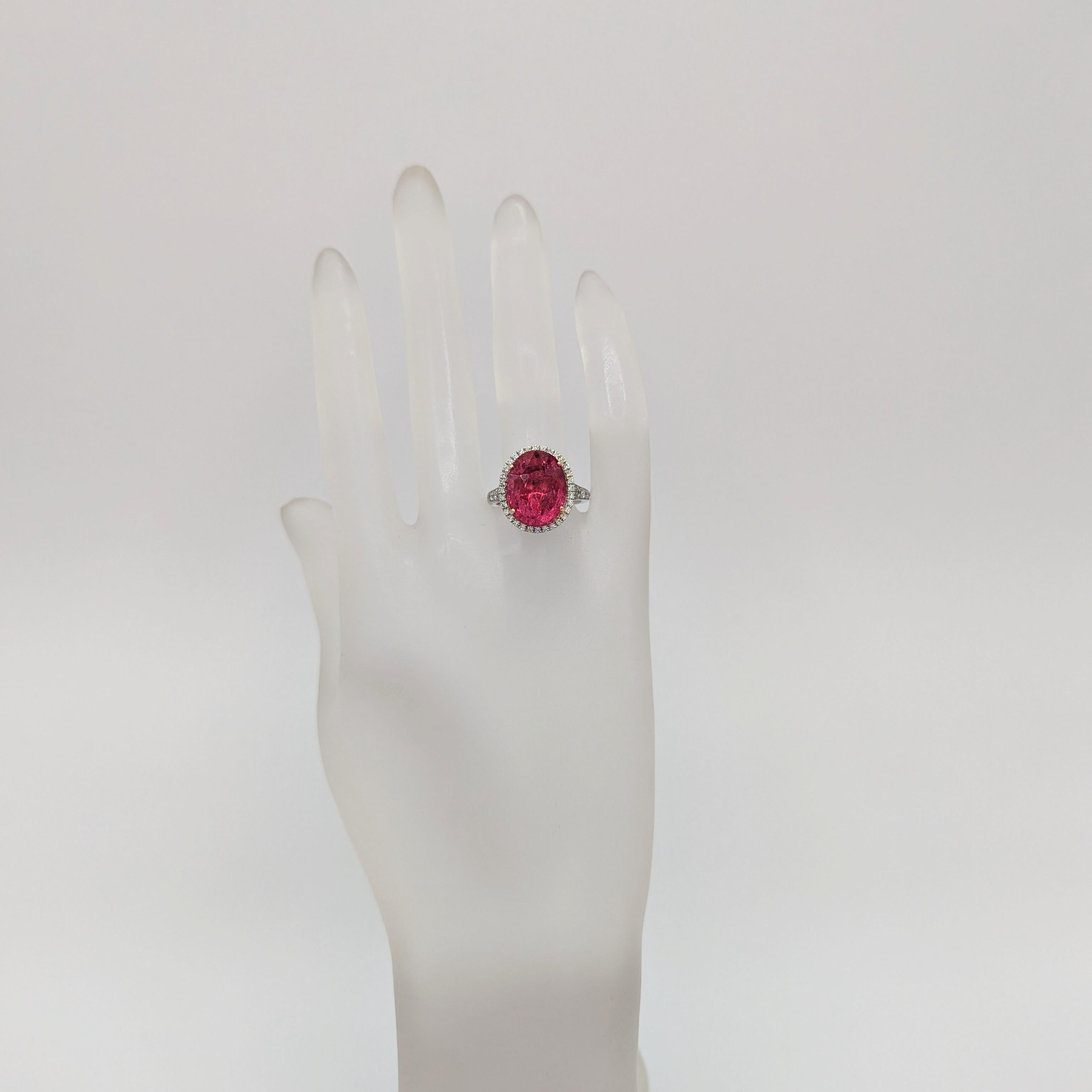 GRS Unheated Tanzanian Pinkish red Spinel and White Diamond Cocktail Ring In New Condition For Sale In Los Angeles, CA