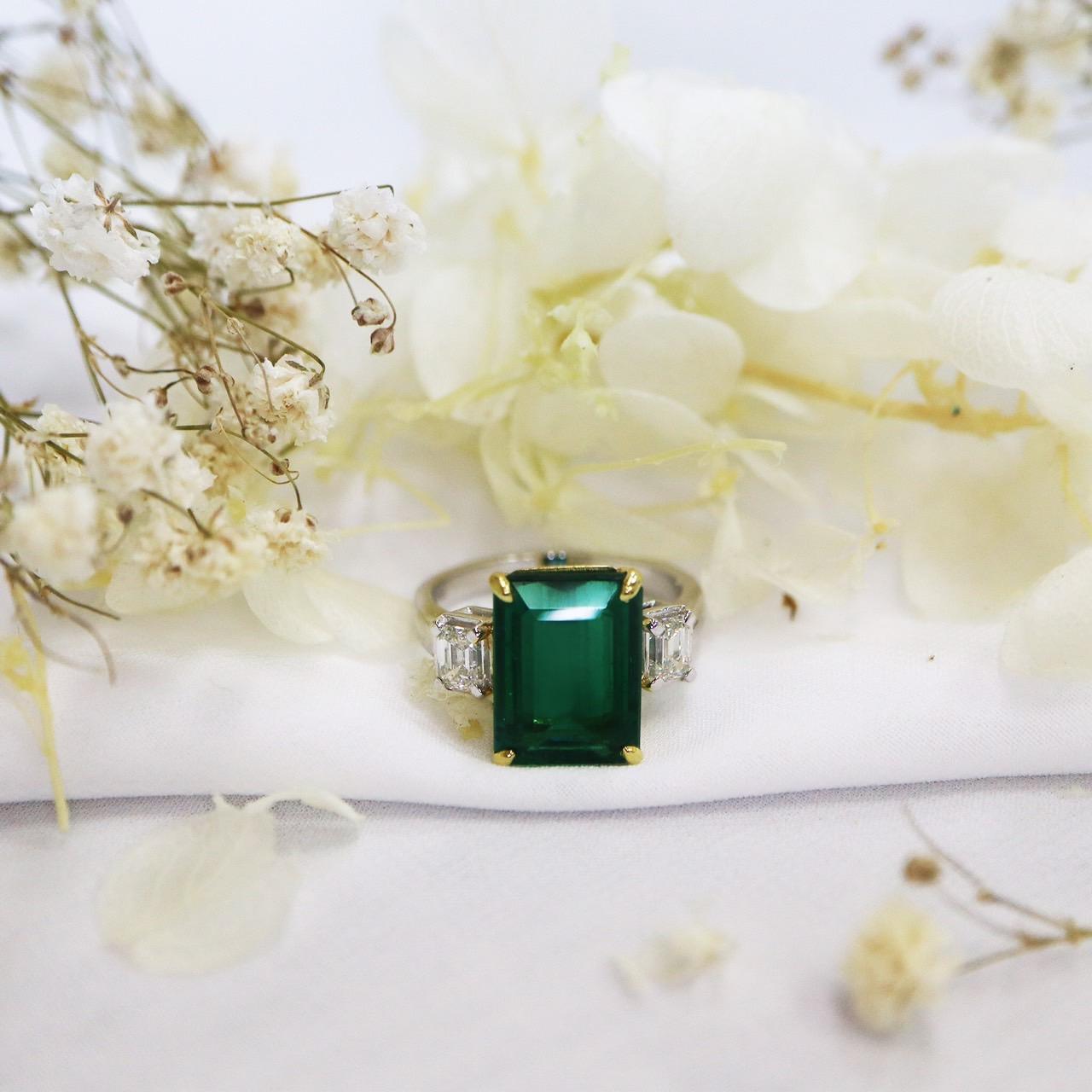 ** GIA-Certified I IF 18K 6.35 Ct Top Zambia Emerald&Diamonds Engagement Ring **
One natural top-quality Zambia emerald weighing 6.35 ct set on the 18K dual color gold with 2 pieces of GIA-Certified I IF emerald cut diamonds weighing 0.81 ct.  

The