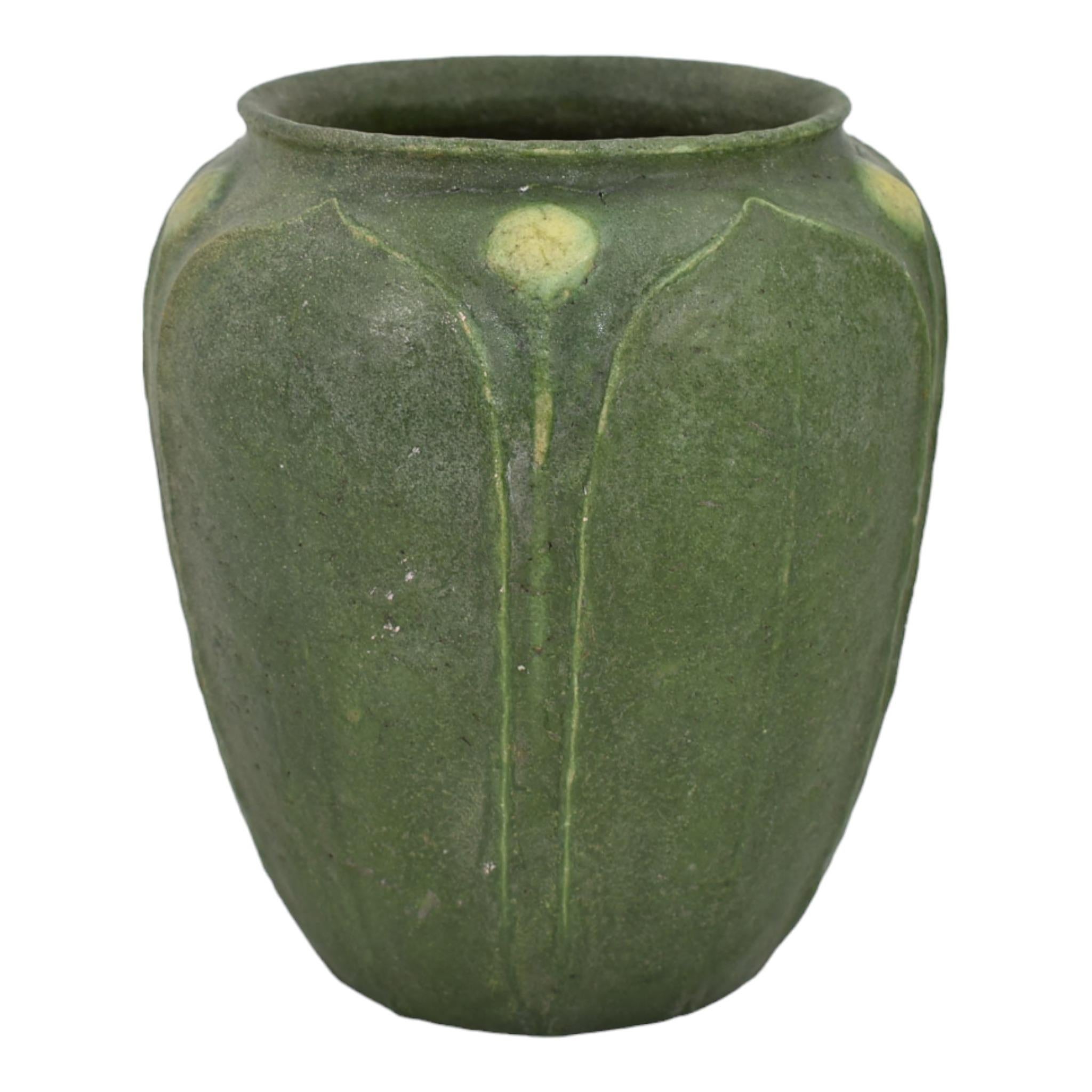 Grueby 1918 Arts and Crafts Pottery Matte Green Yellow Buds Two Color Vase In Good Condition For Sale In East Peoria, IL