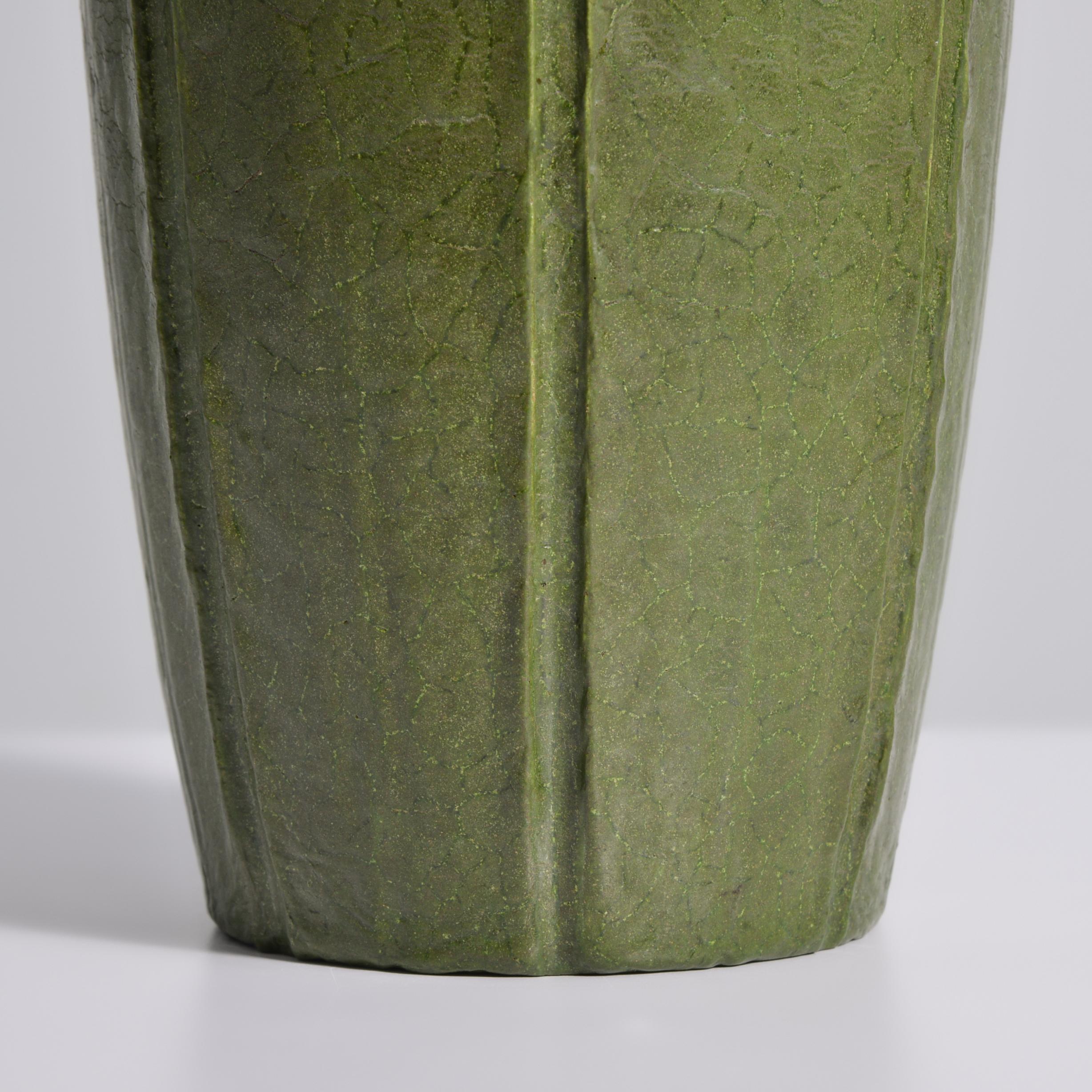 Grueby Pottery Zweifarbige Vase im Zustand „Gut“ im Angebot in Lake Worth Beach, FL