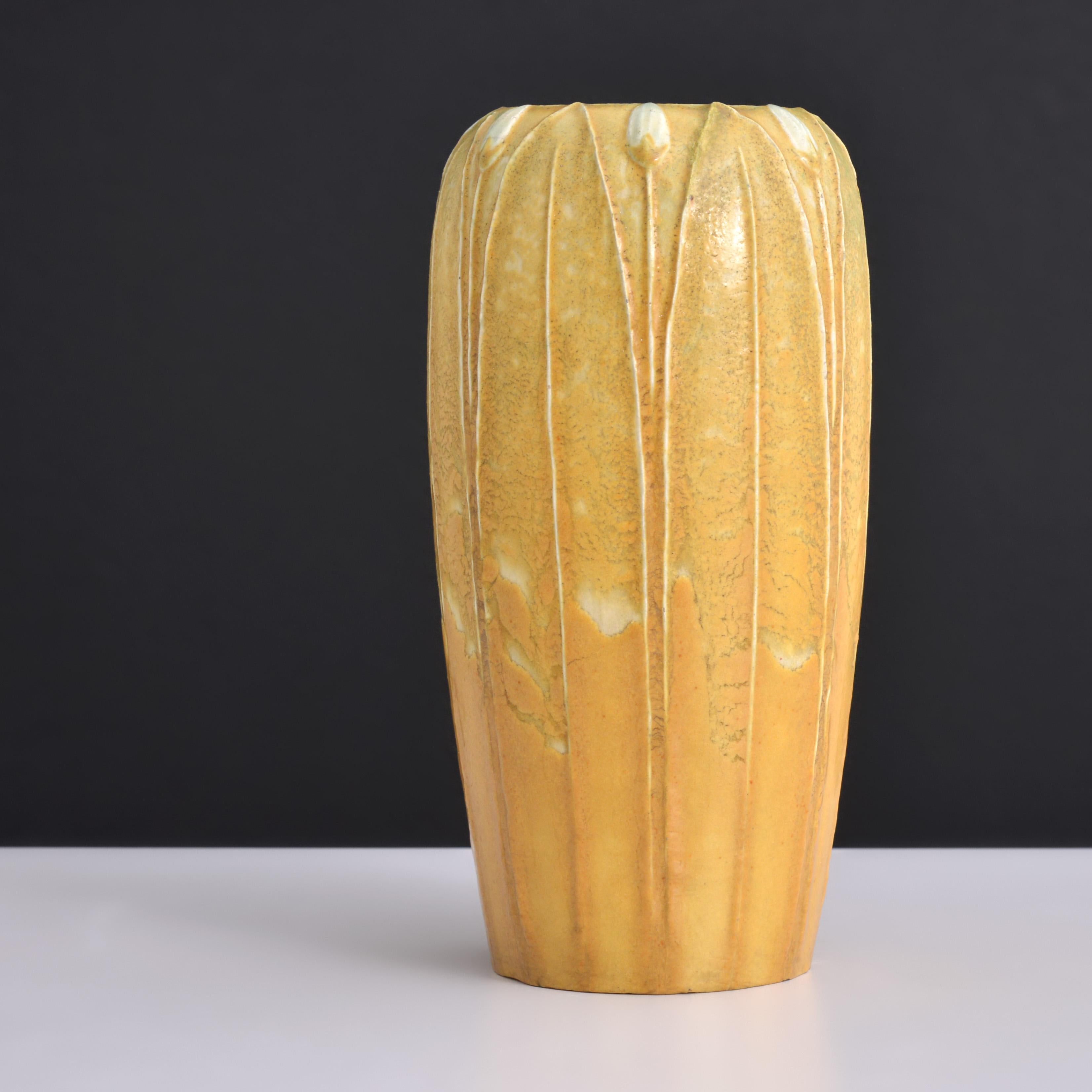 Vaso bicolore di Grueby Pottery In condizioni buone in vendita a Lake Worth Beach, FL
