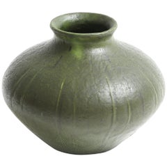 Vase de la poterie Grueby