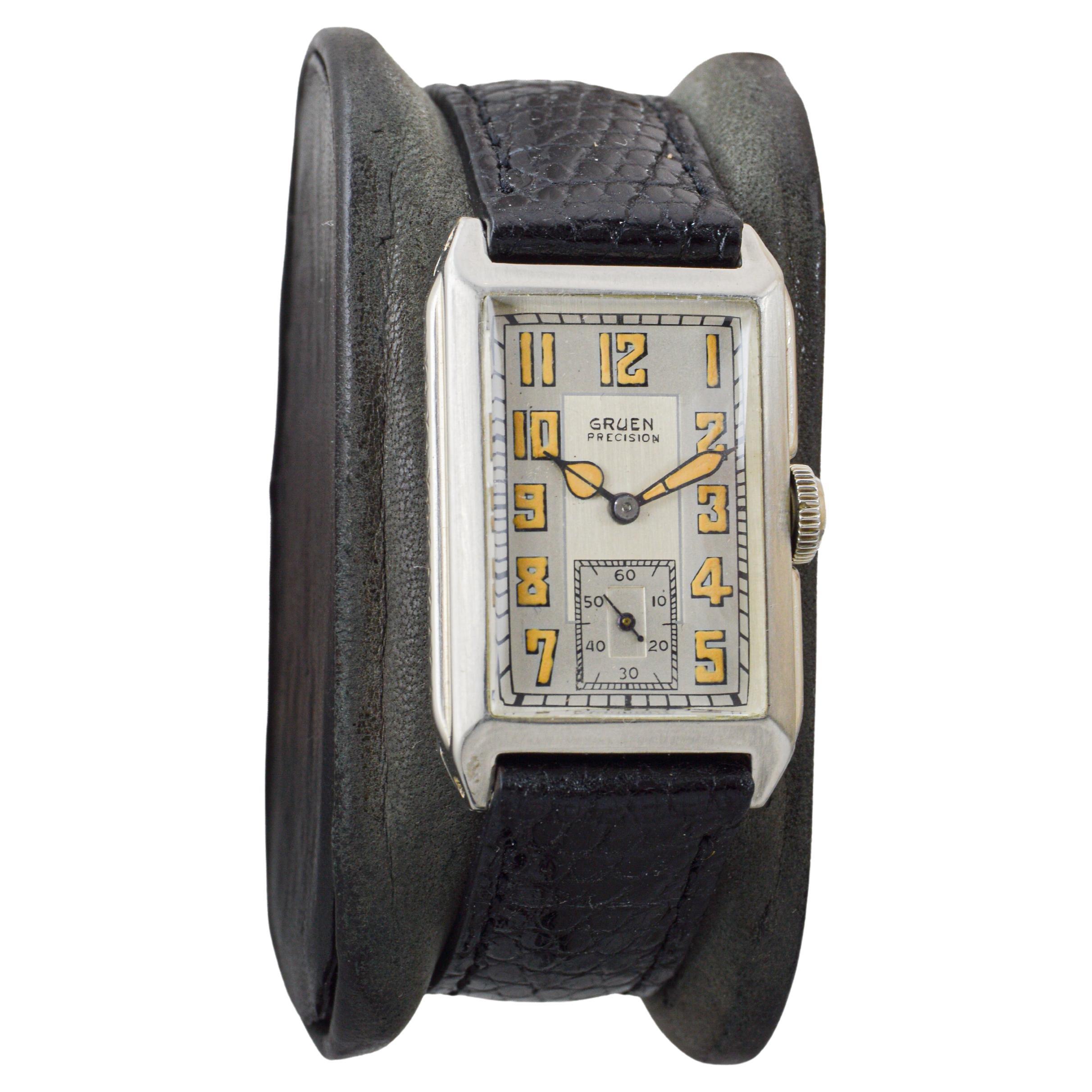 Art Déco Orologio Art Deco di Gruen in oro massiccio 14k con quadrante originale di fabbrica, circa 1931 in vendita