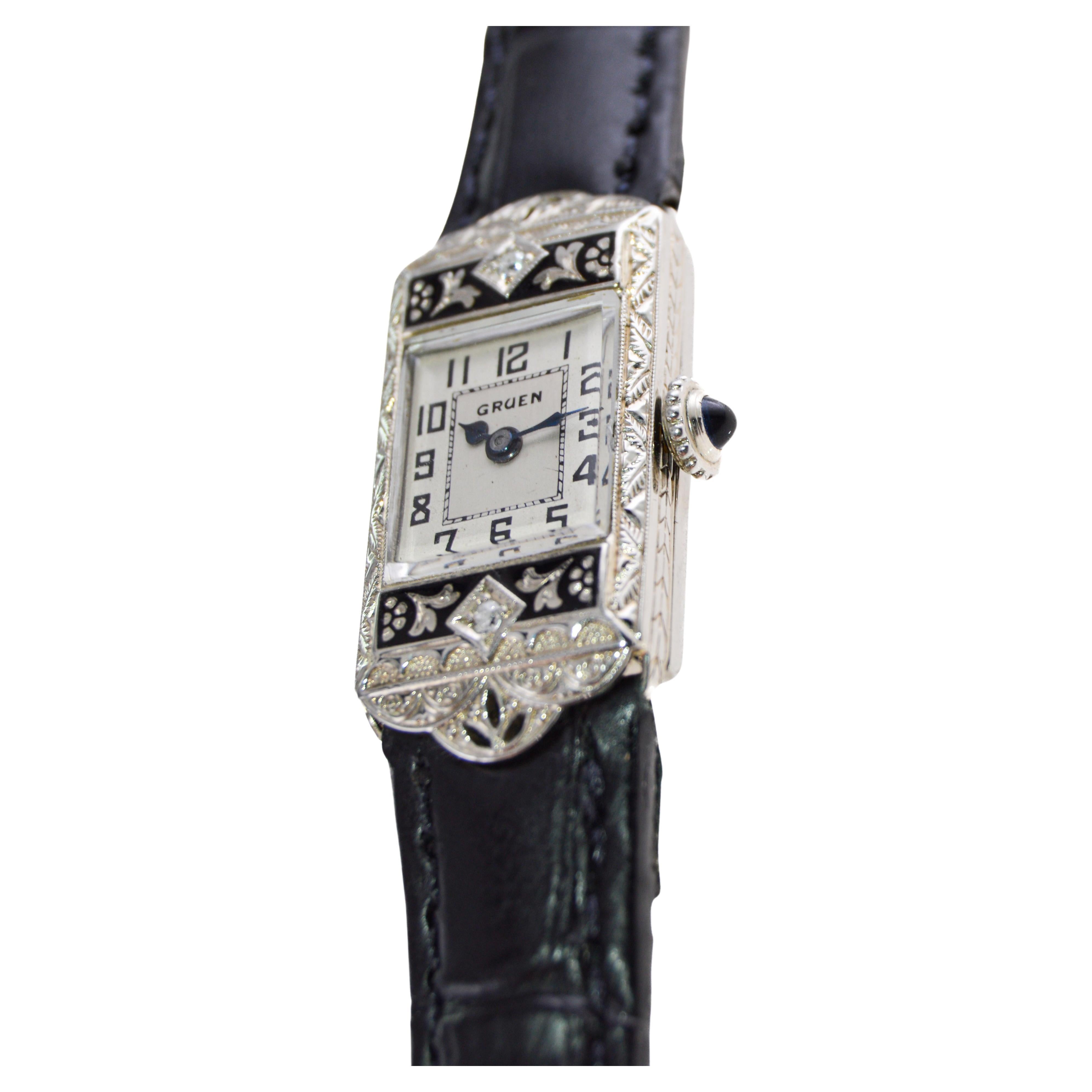 Gruen 14Kt Art Deco Ladies Watch with Original Dial and Kiln Fired Enamel Case  In Excellent Condition For Sale In Long Beach, CA